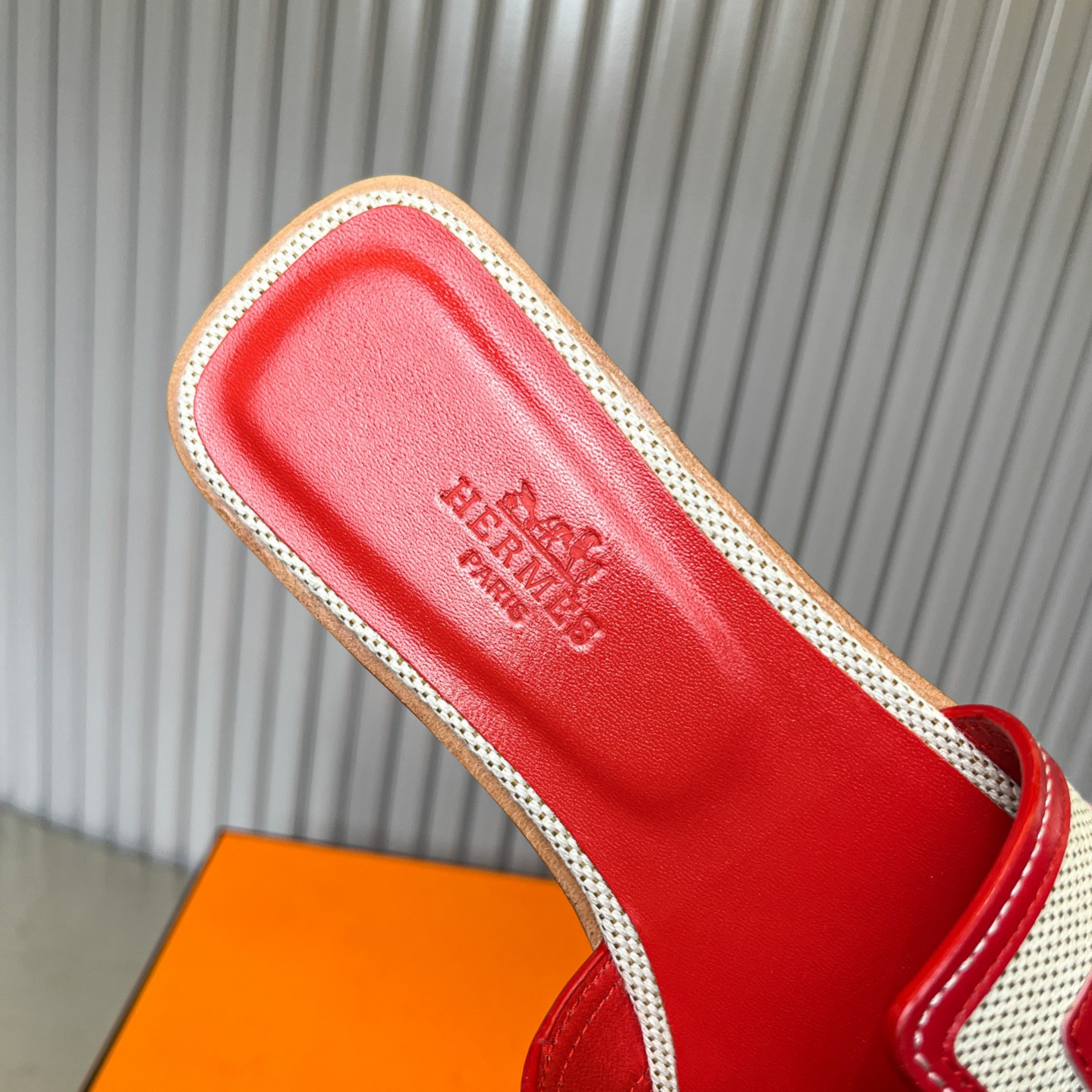 ua H**mes oran sandal