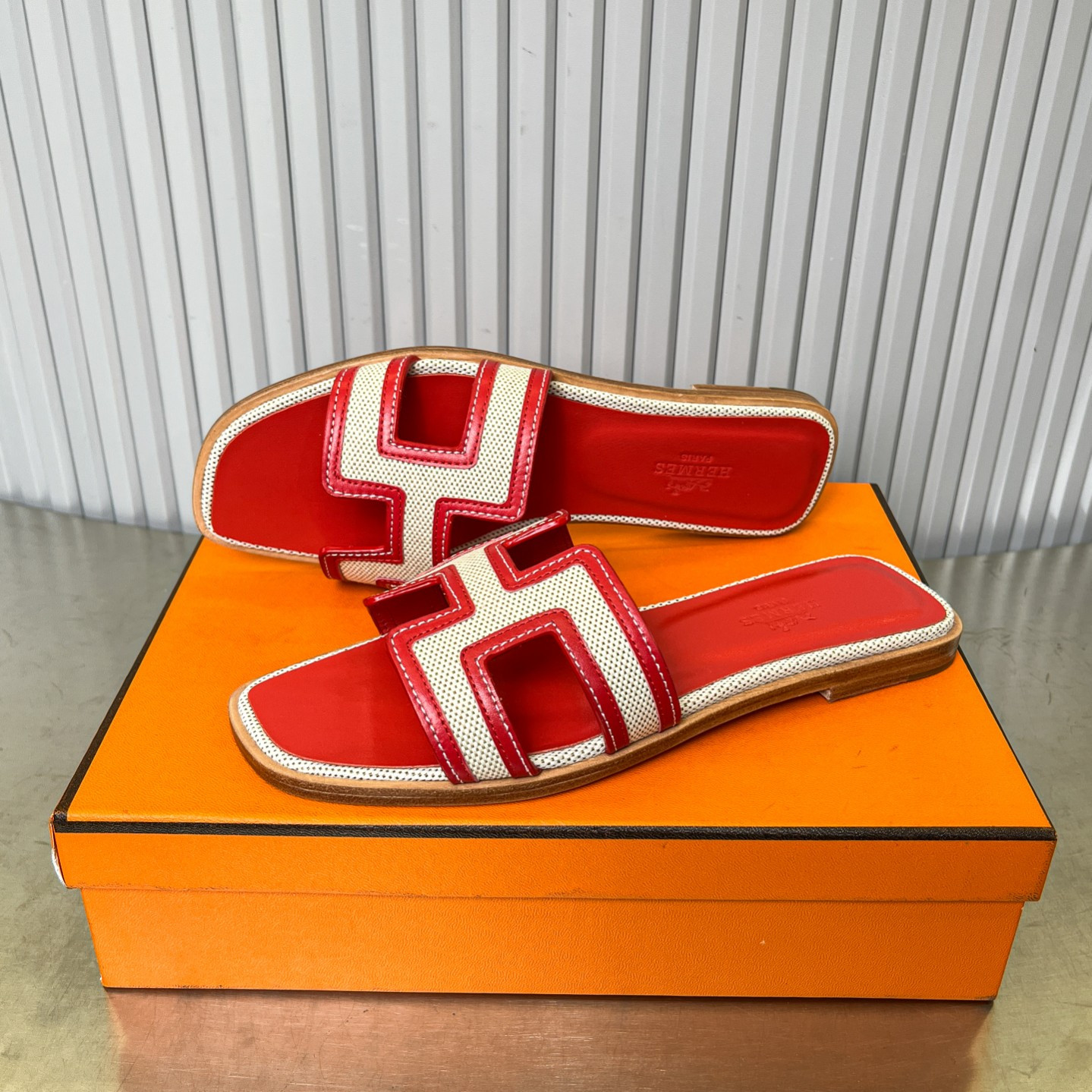ua H**mes oran sandal