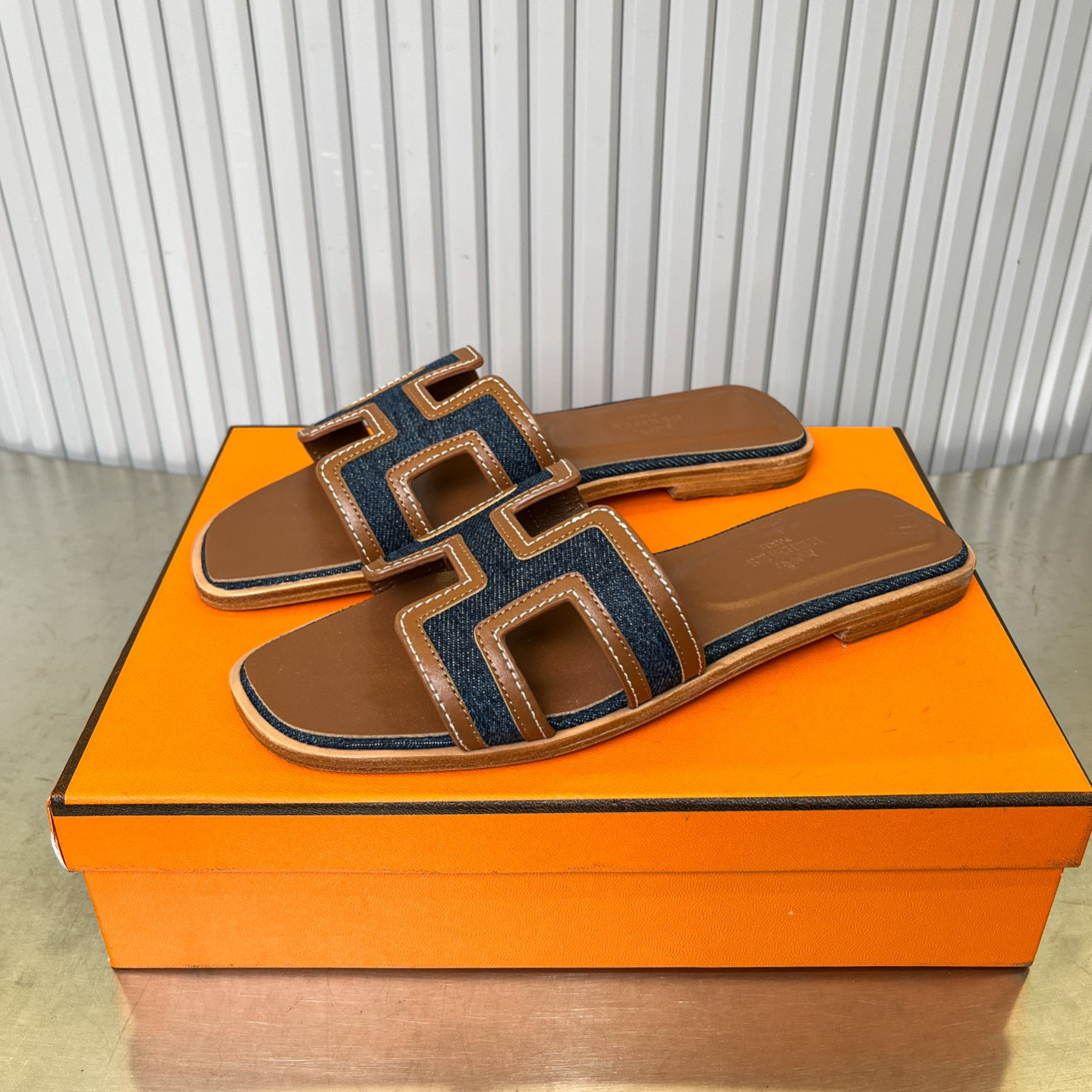 ua H**mes oran sandal