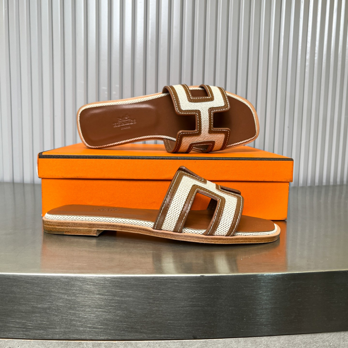 ua H**mes oran sandal