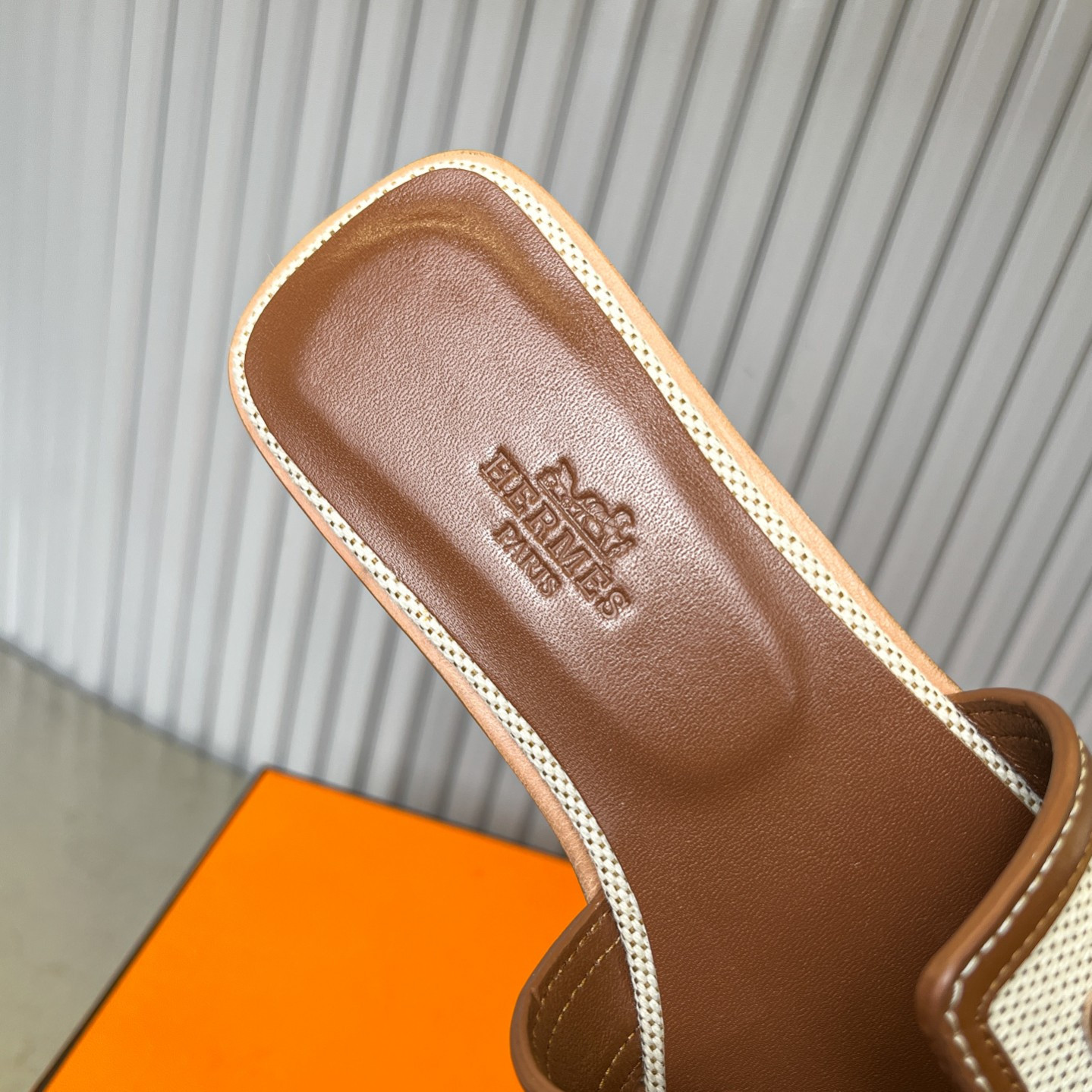 ua H**mes oran sandal