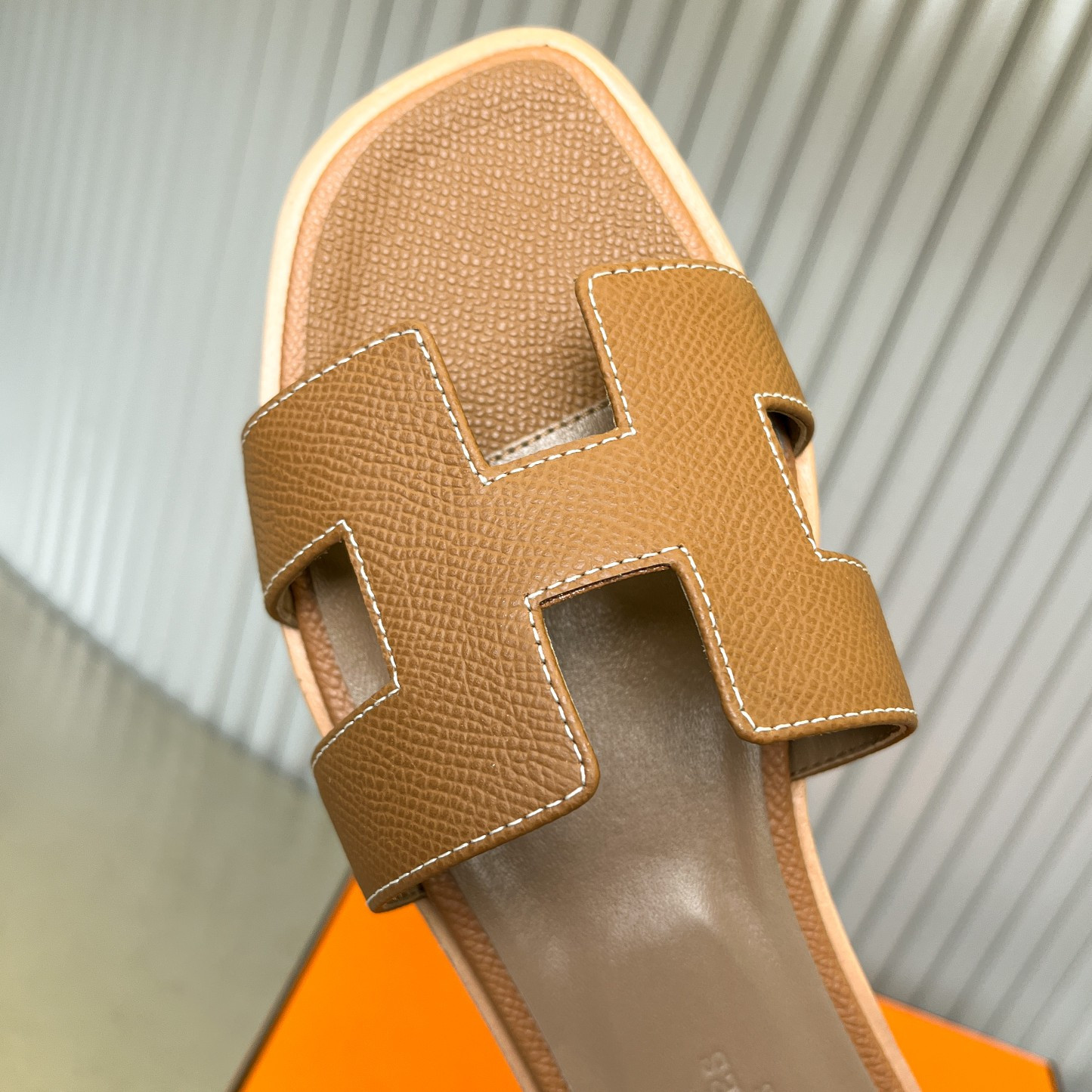 ua H**mes oran sandal