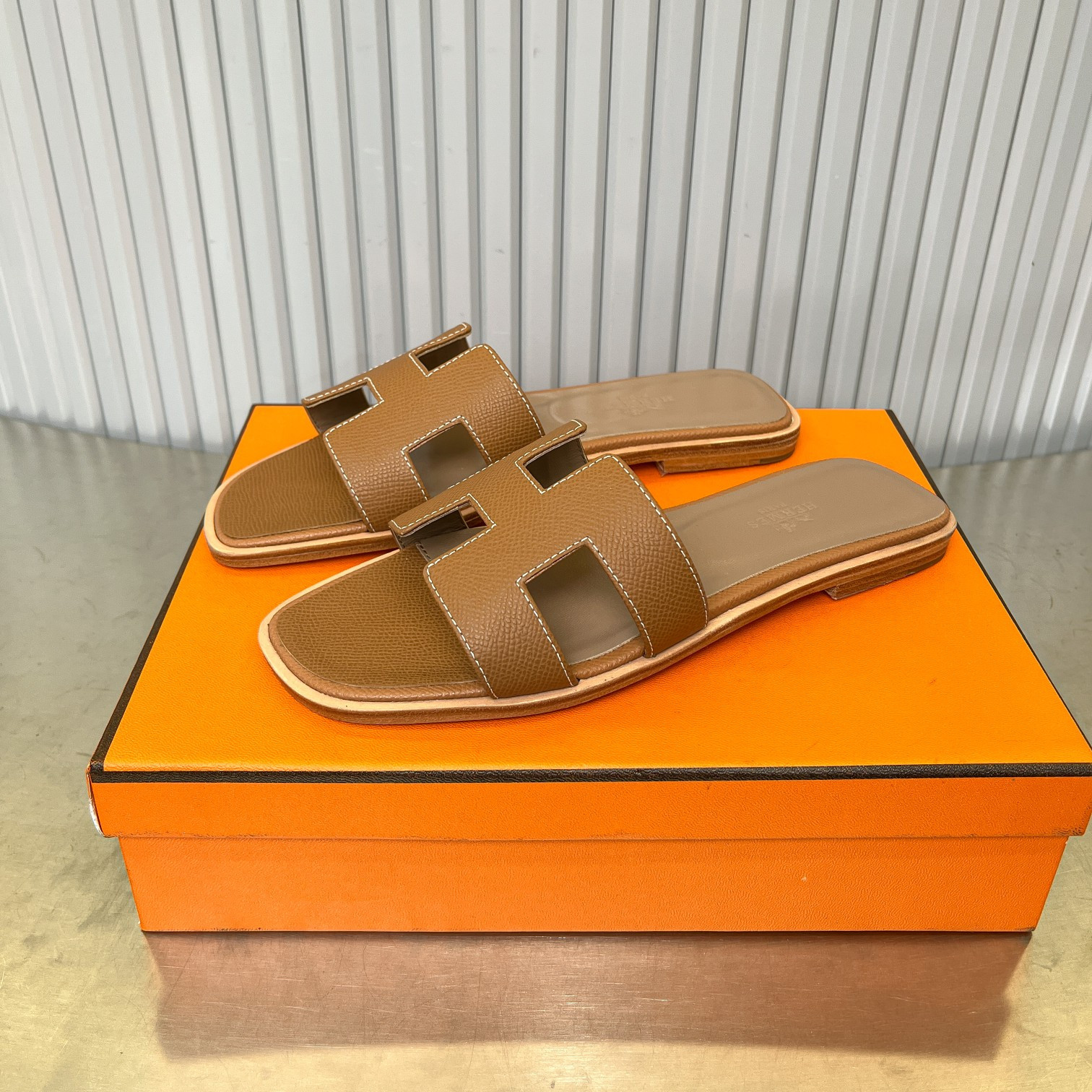 ua H**mes oran sandal