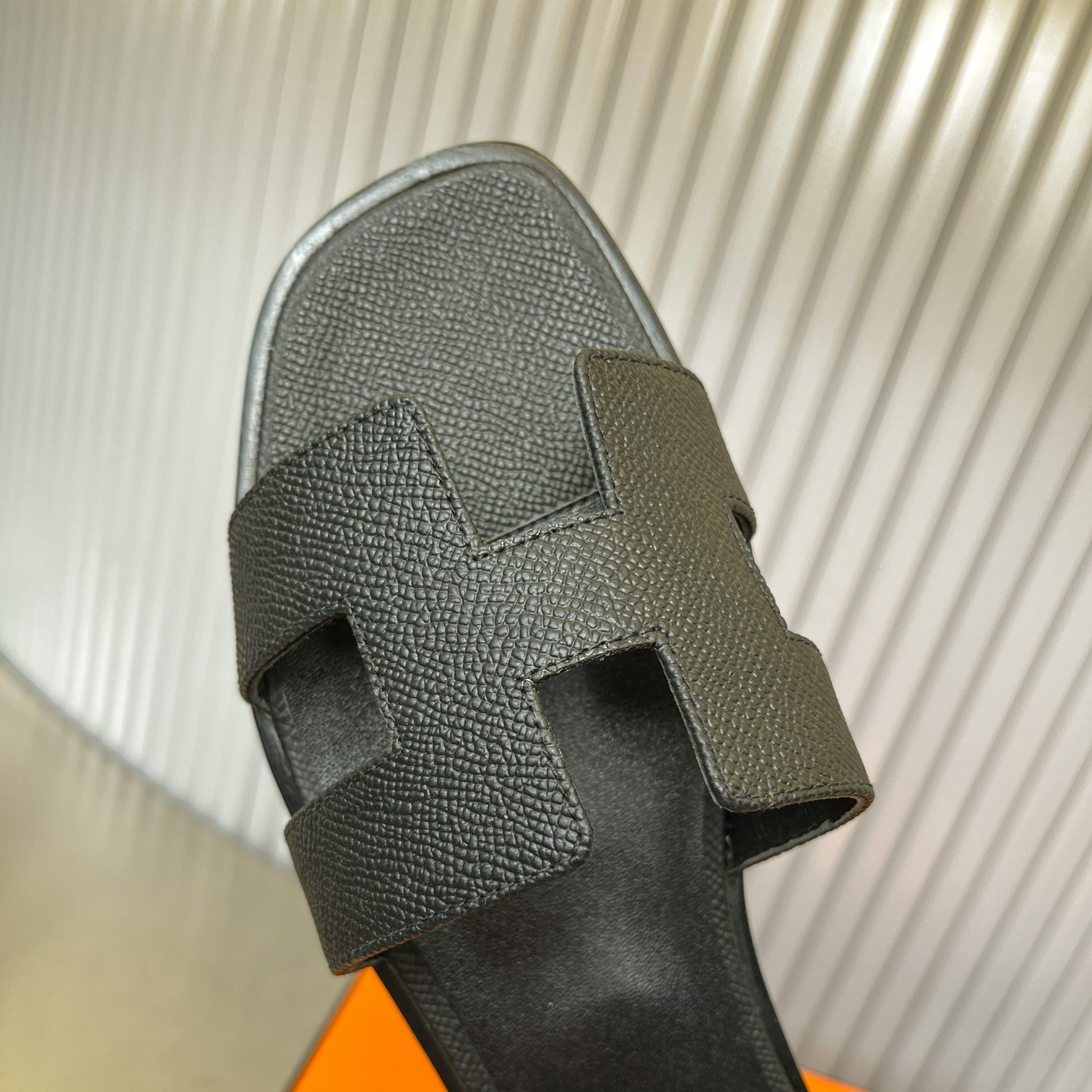 ua H**mes oran sandal