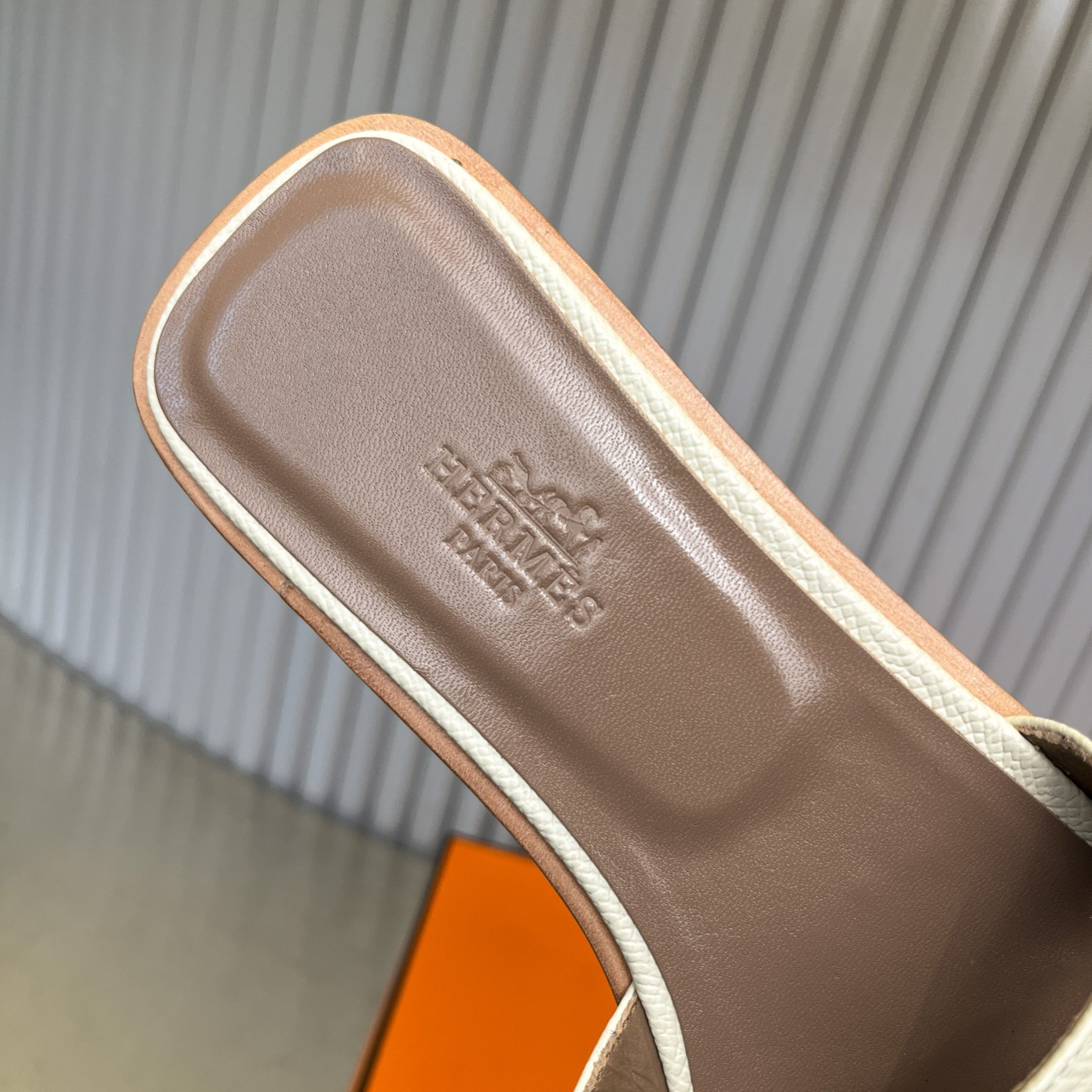 ua H**mes oran sandal