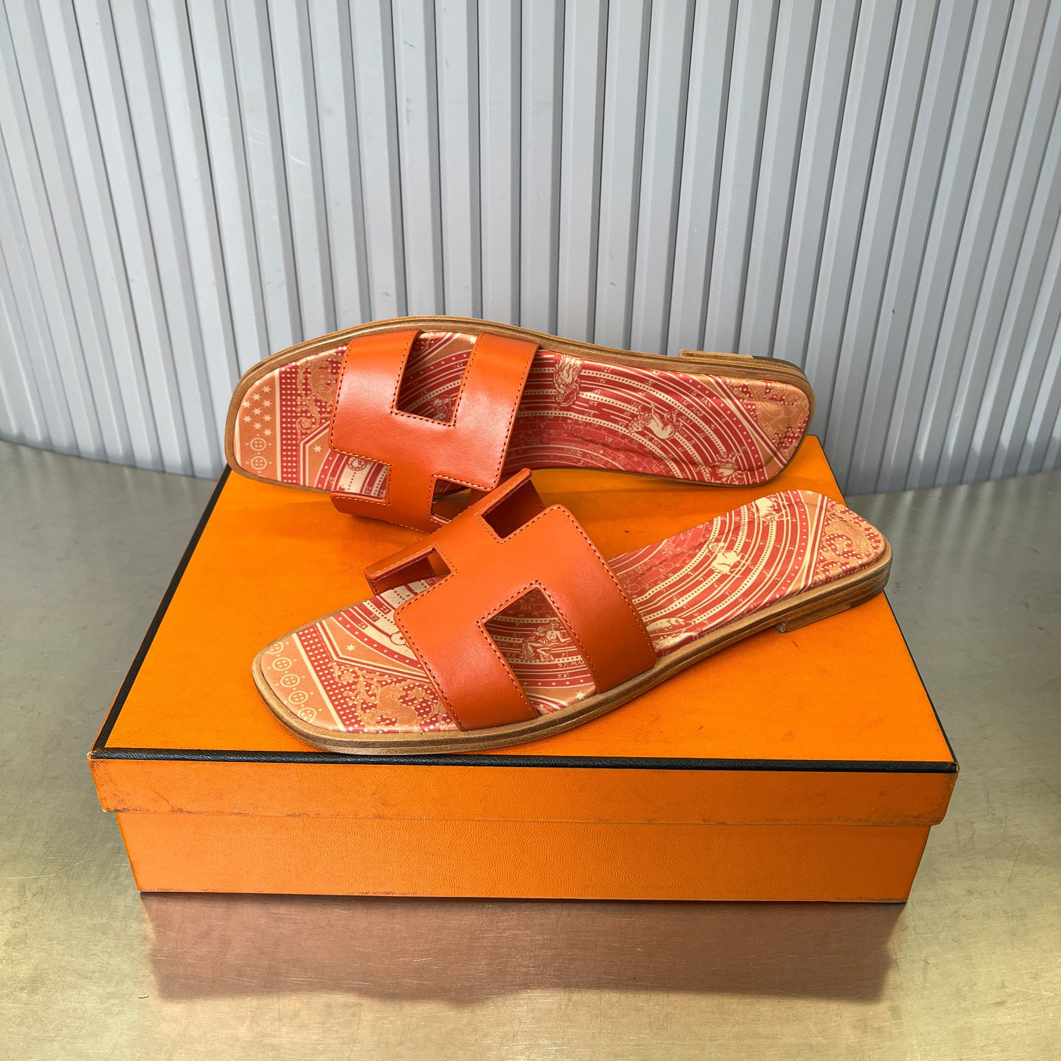 ua H**mes oran sandal