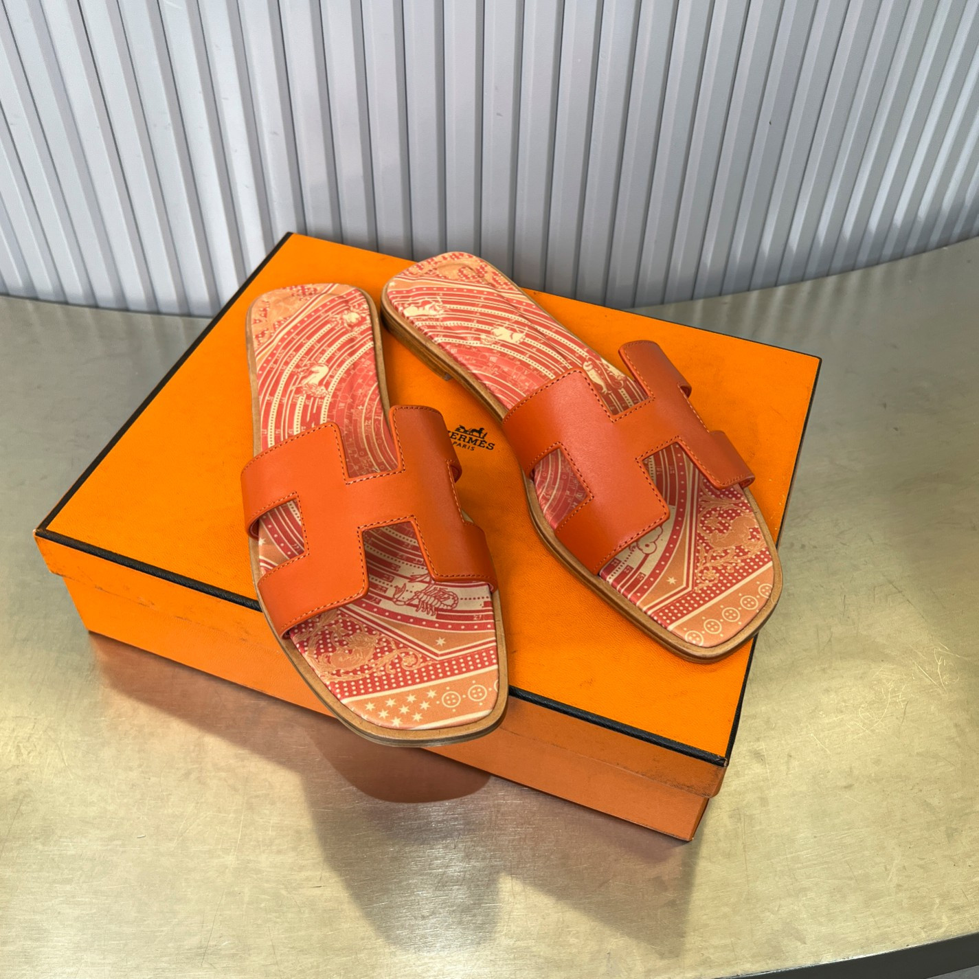 ua H**mes oran sandal