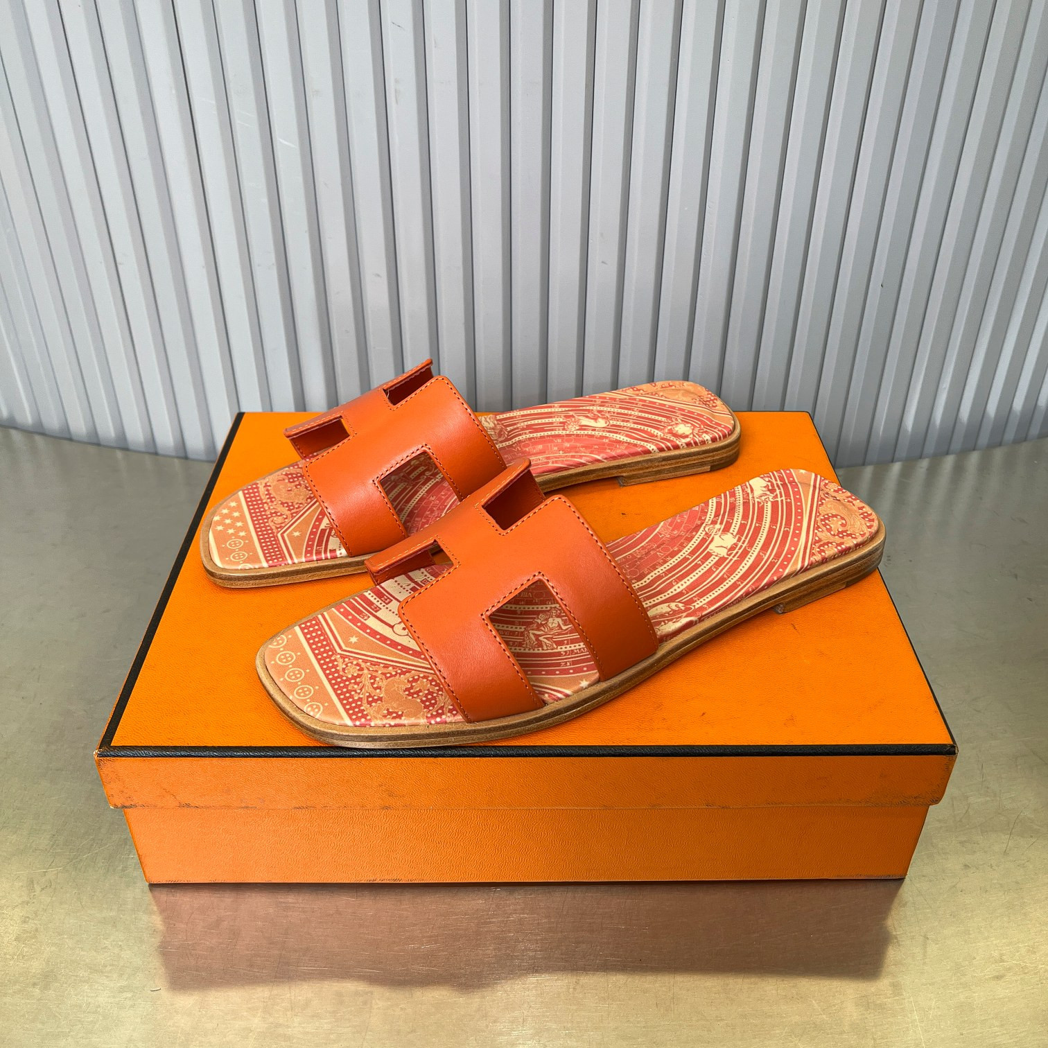 ua H**mes oran sandal
