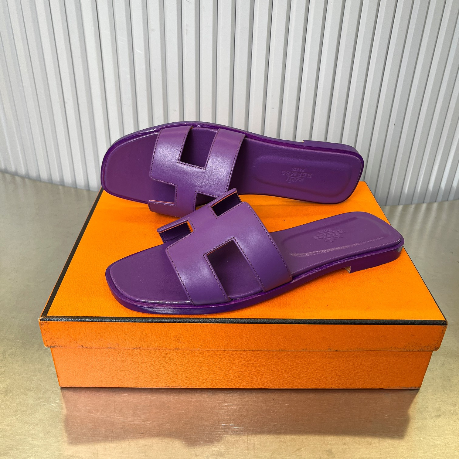 ua H**mes oran sandal