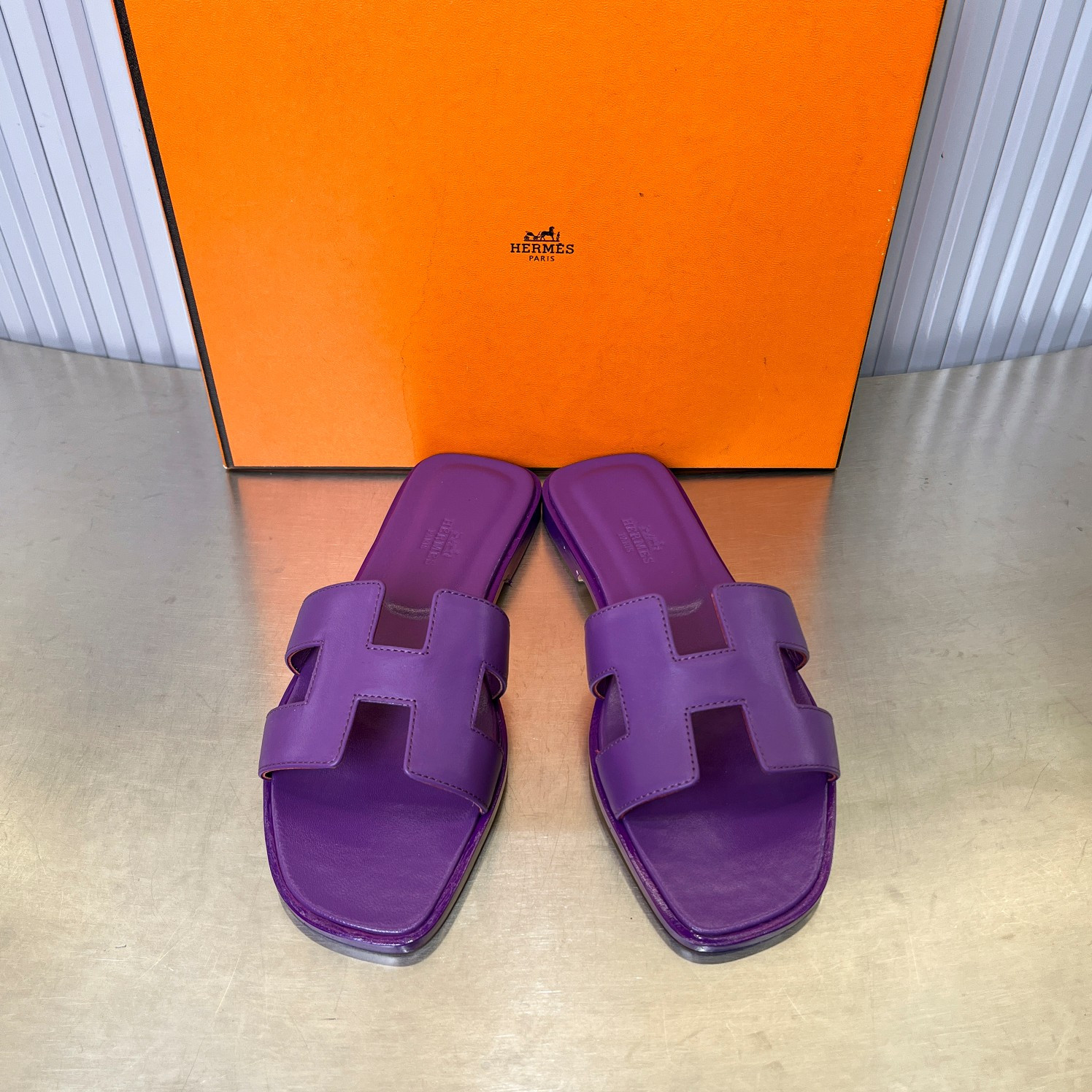 ua H**mes oran sandal