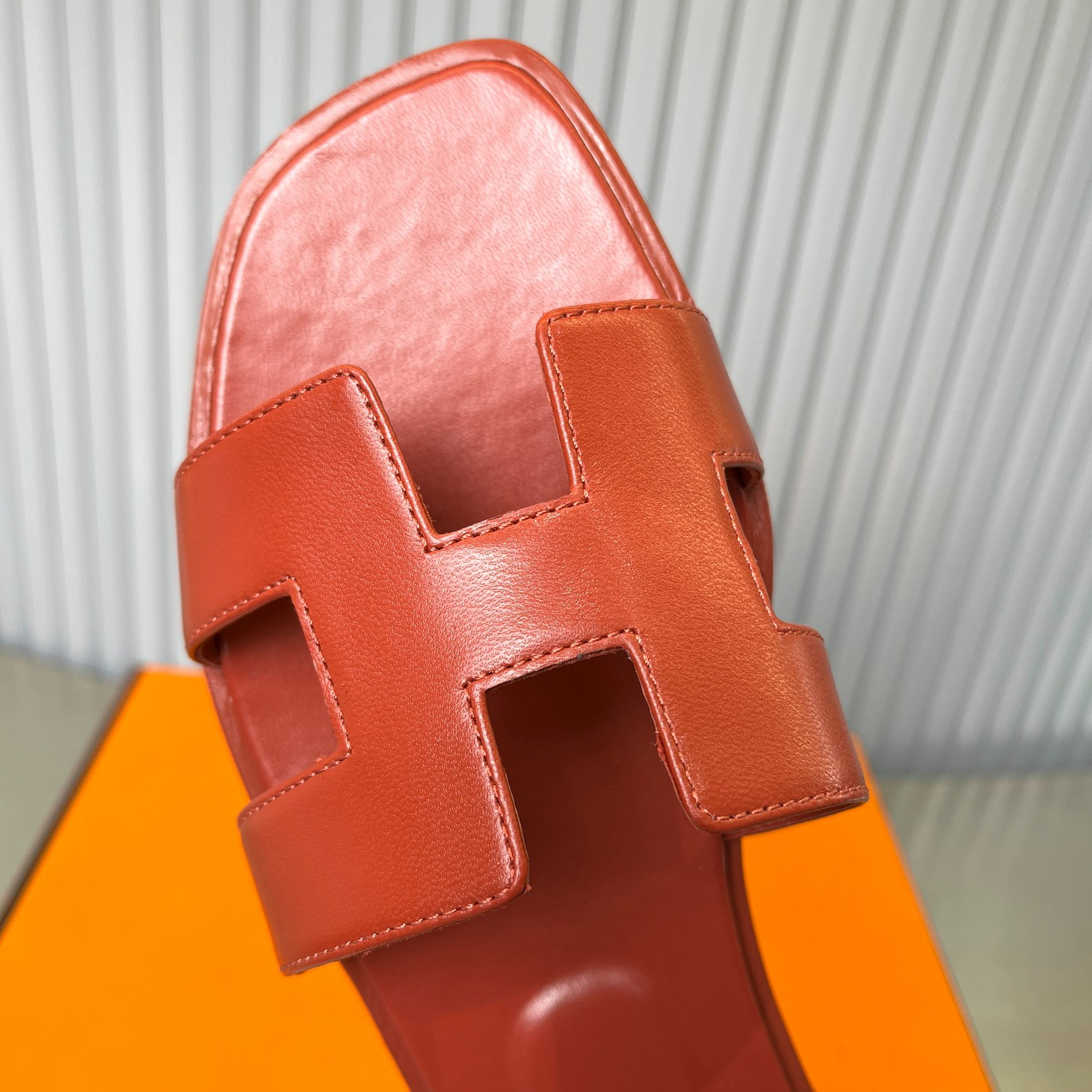 ua H**mes oran sandal
