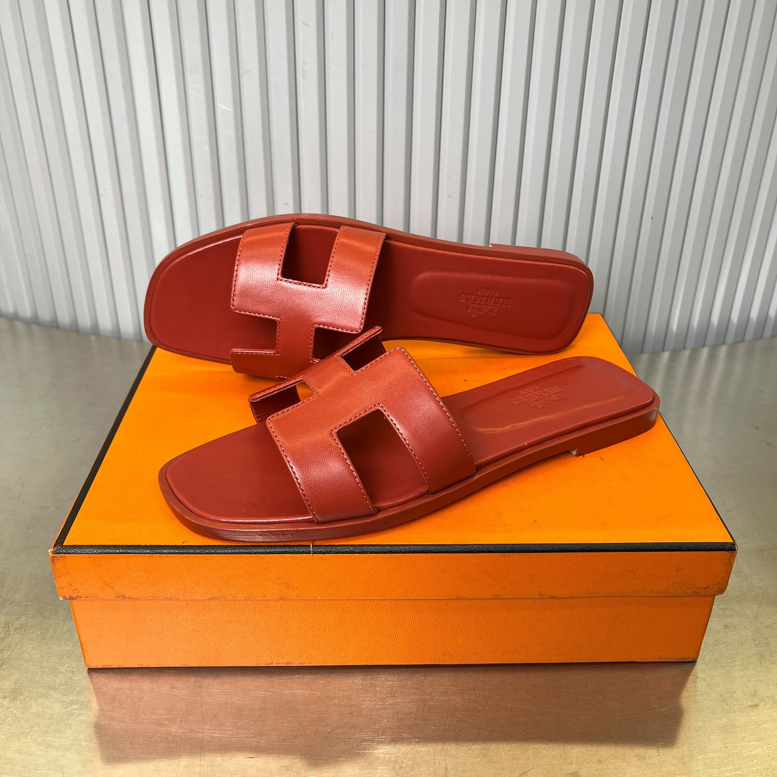 ua H**mes oran sandal