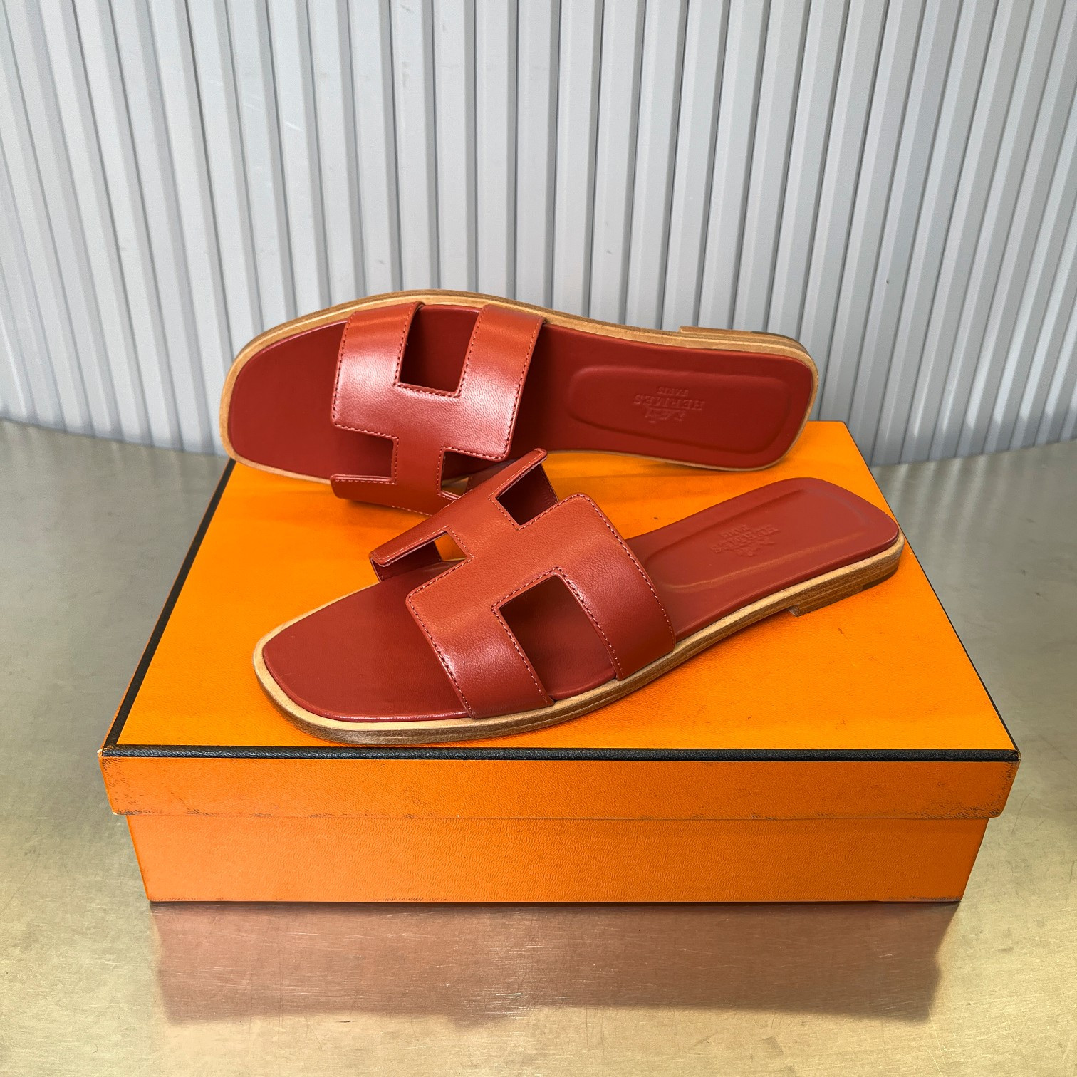 ua H**mes oran sandal