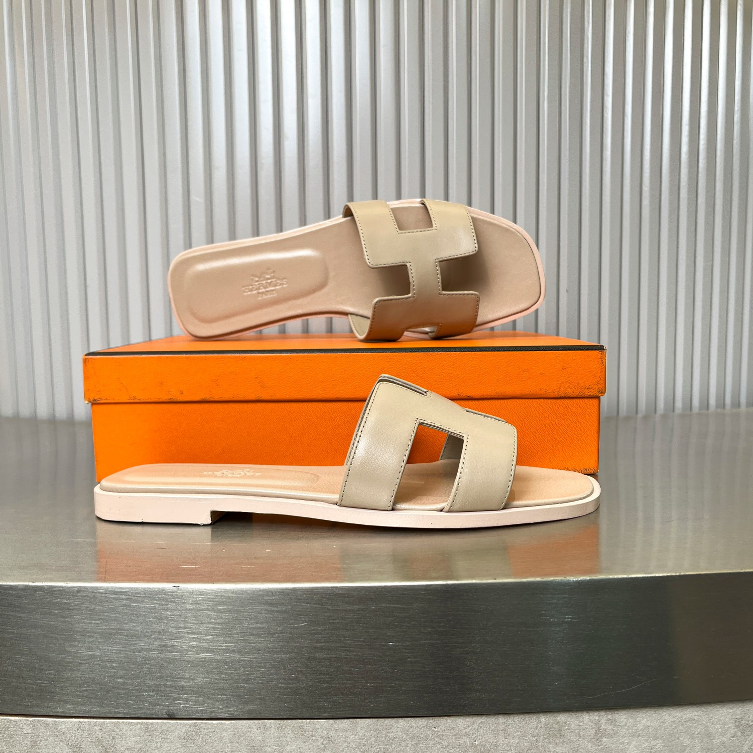 ua H**mes oran sandal