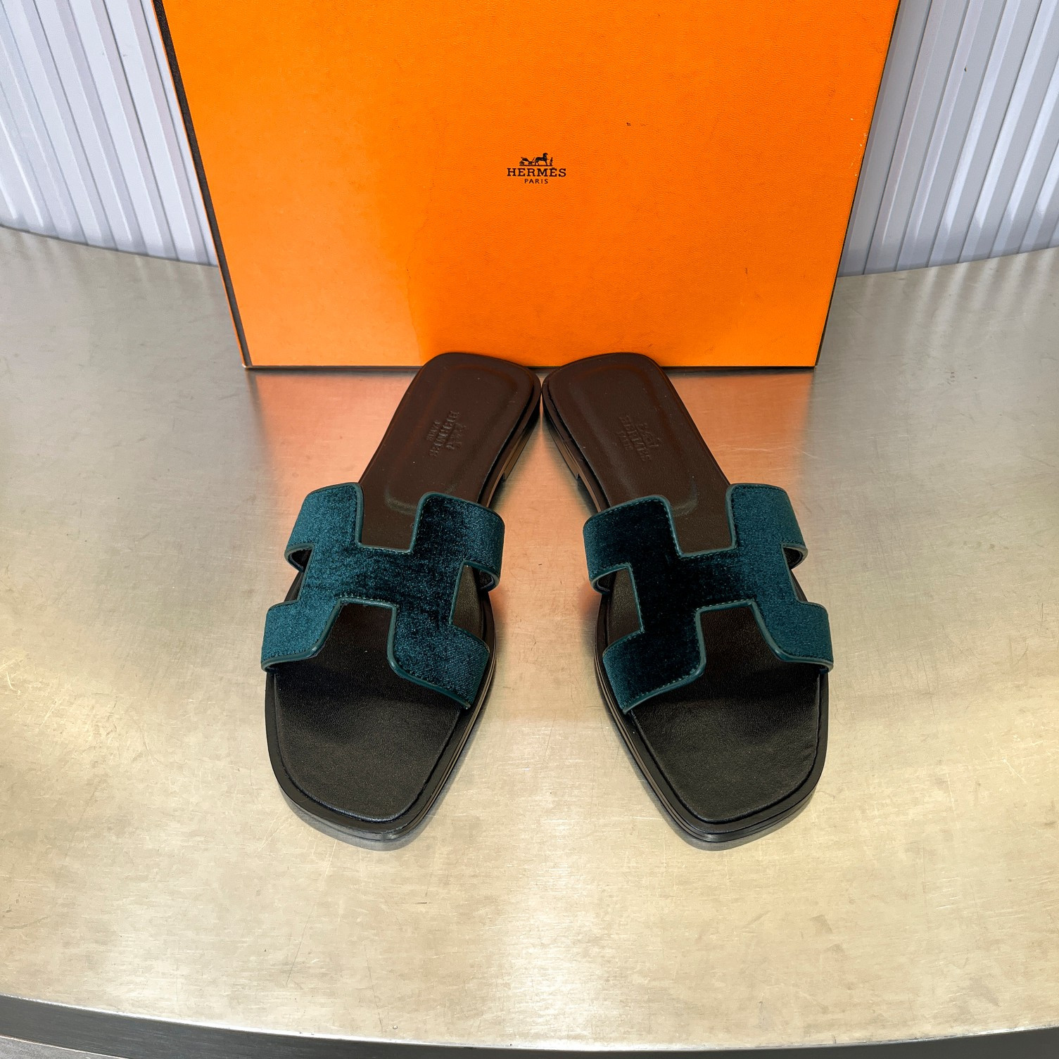 ua H**mes oran sandal