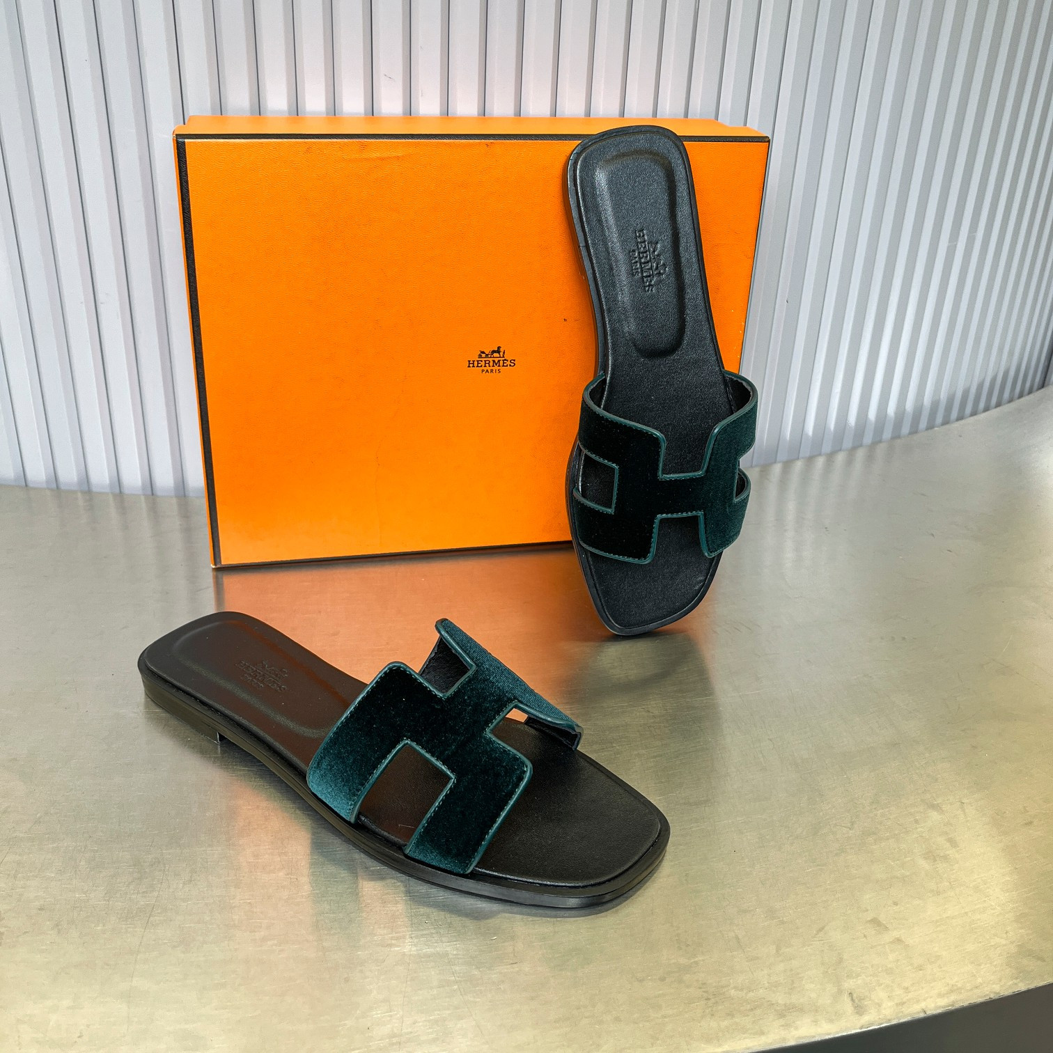 ua H**mes oran sandal
