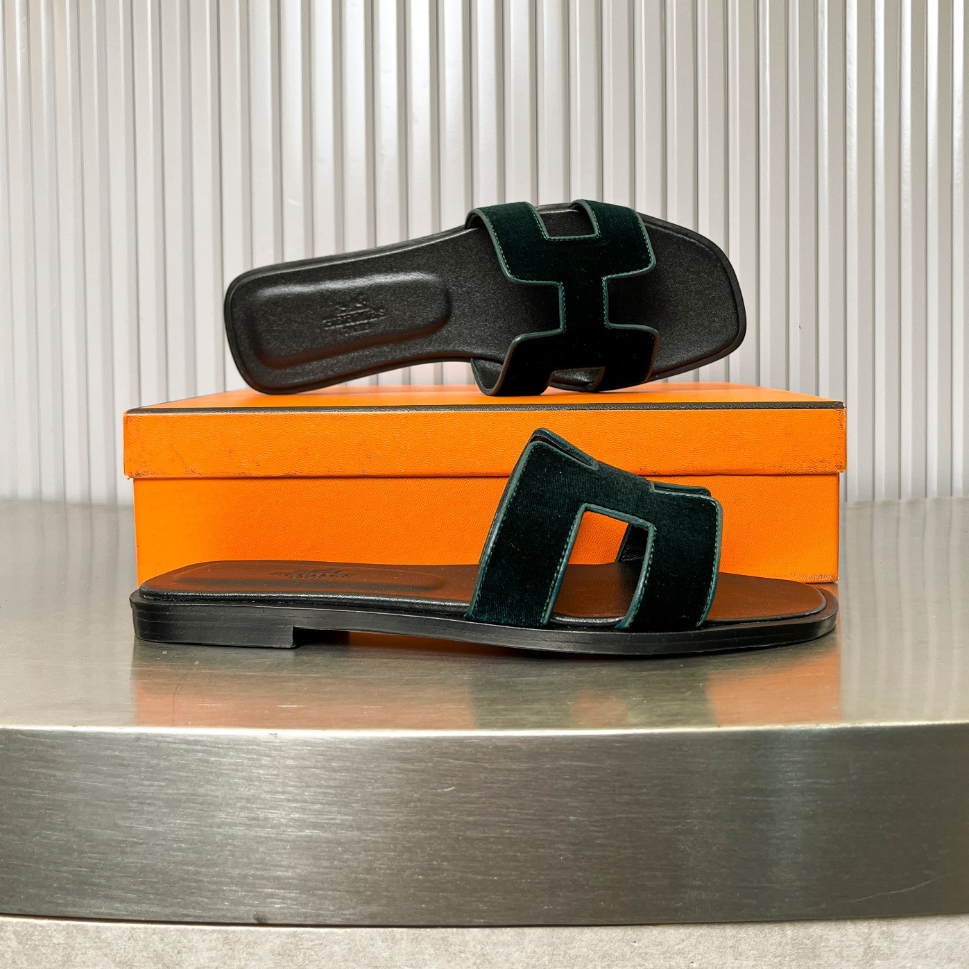 ua H**mes oran sandal