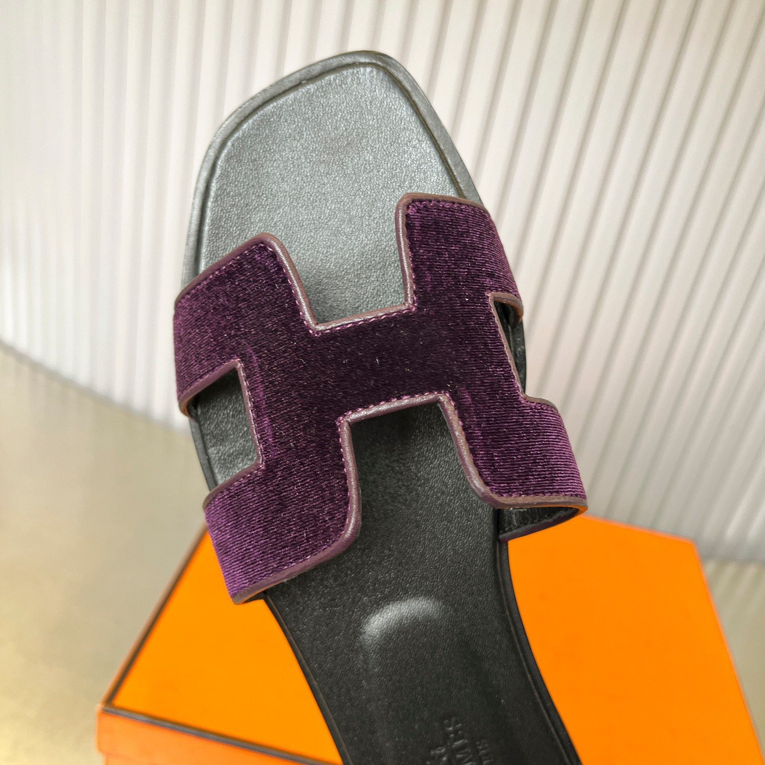 ua H**mes oran sandal