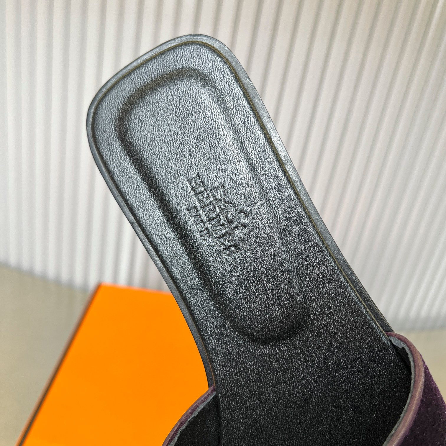 ua H**mes oran sandal