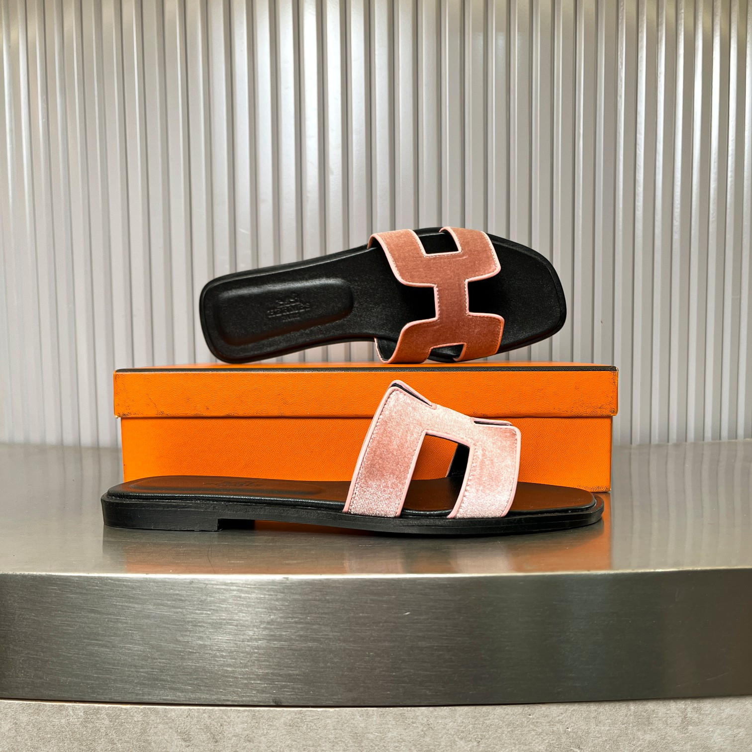 ua H**mes oran sandal