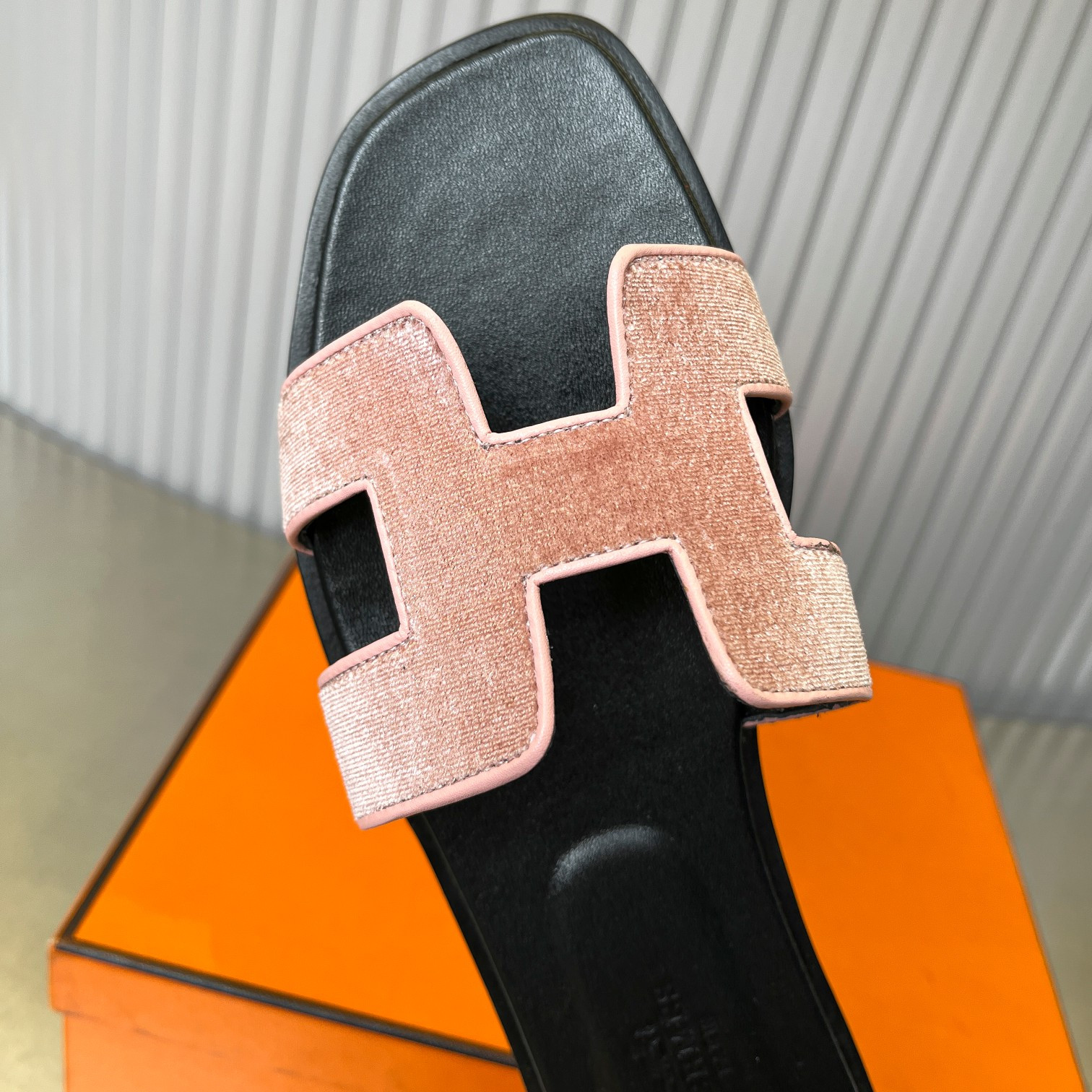 ua H**mes oran sandal