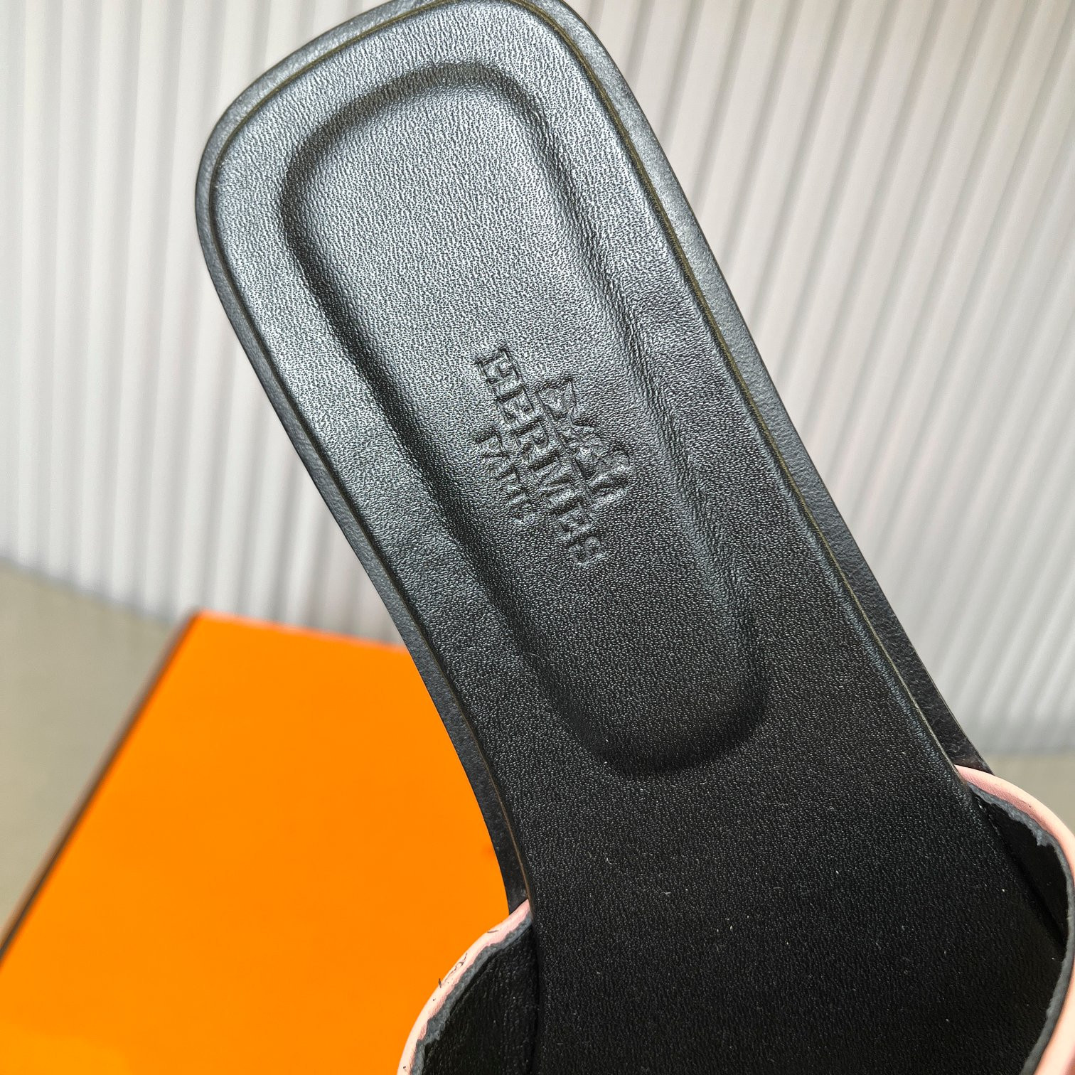 ua H**mes oran sandal