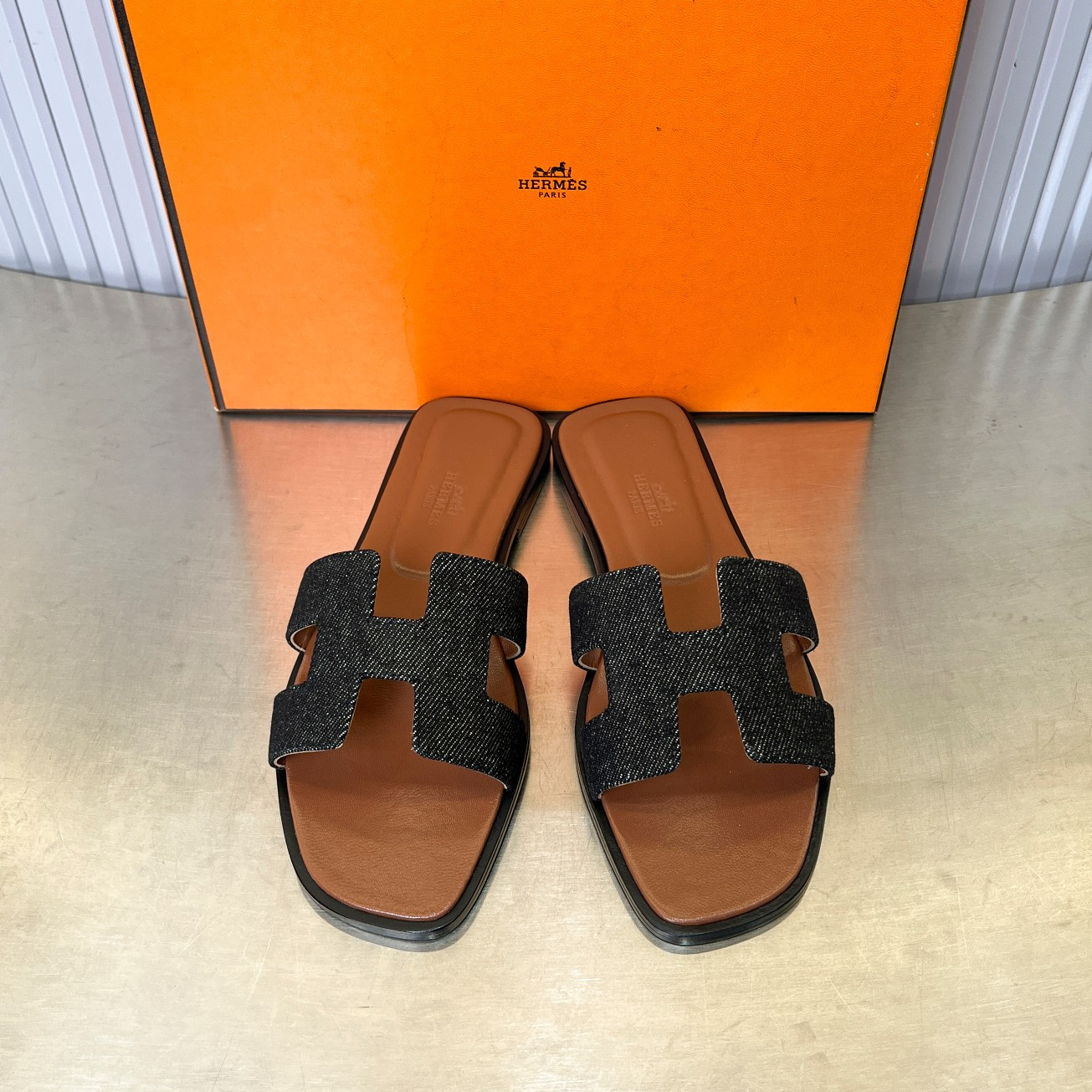 ua H**mes oran sandal
