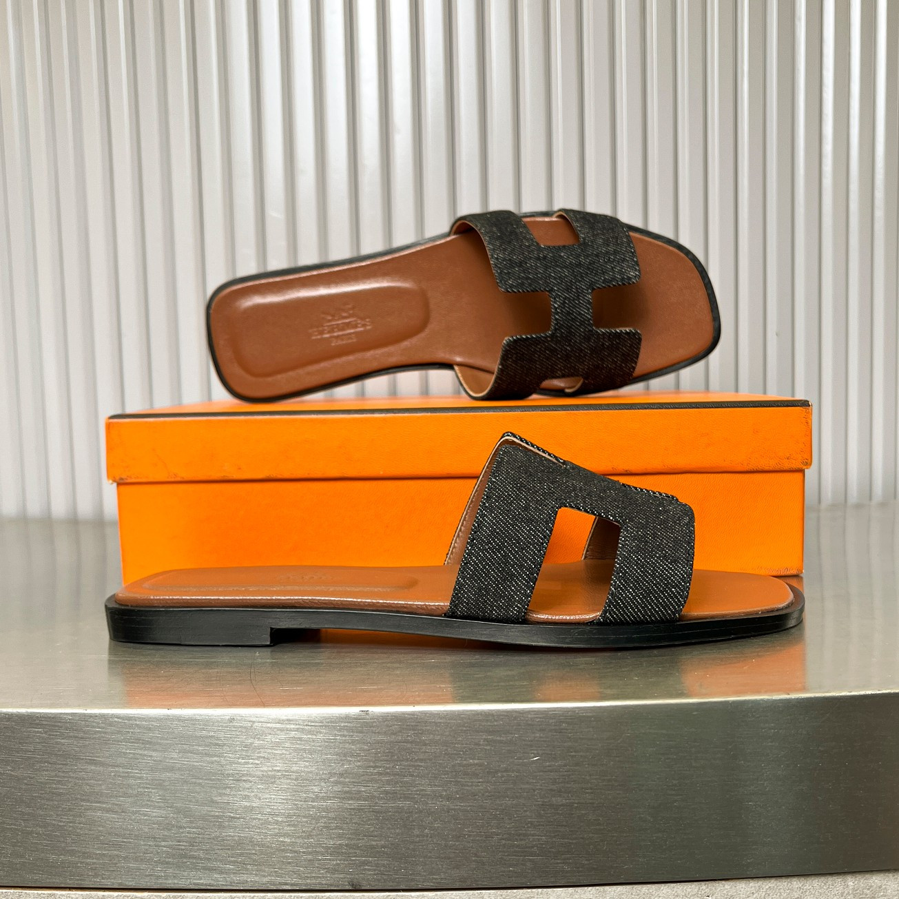 ua H**mes oran sandal