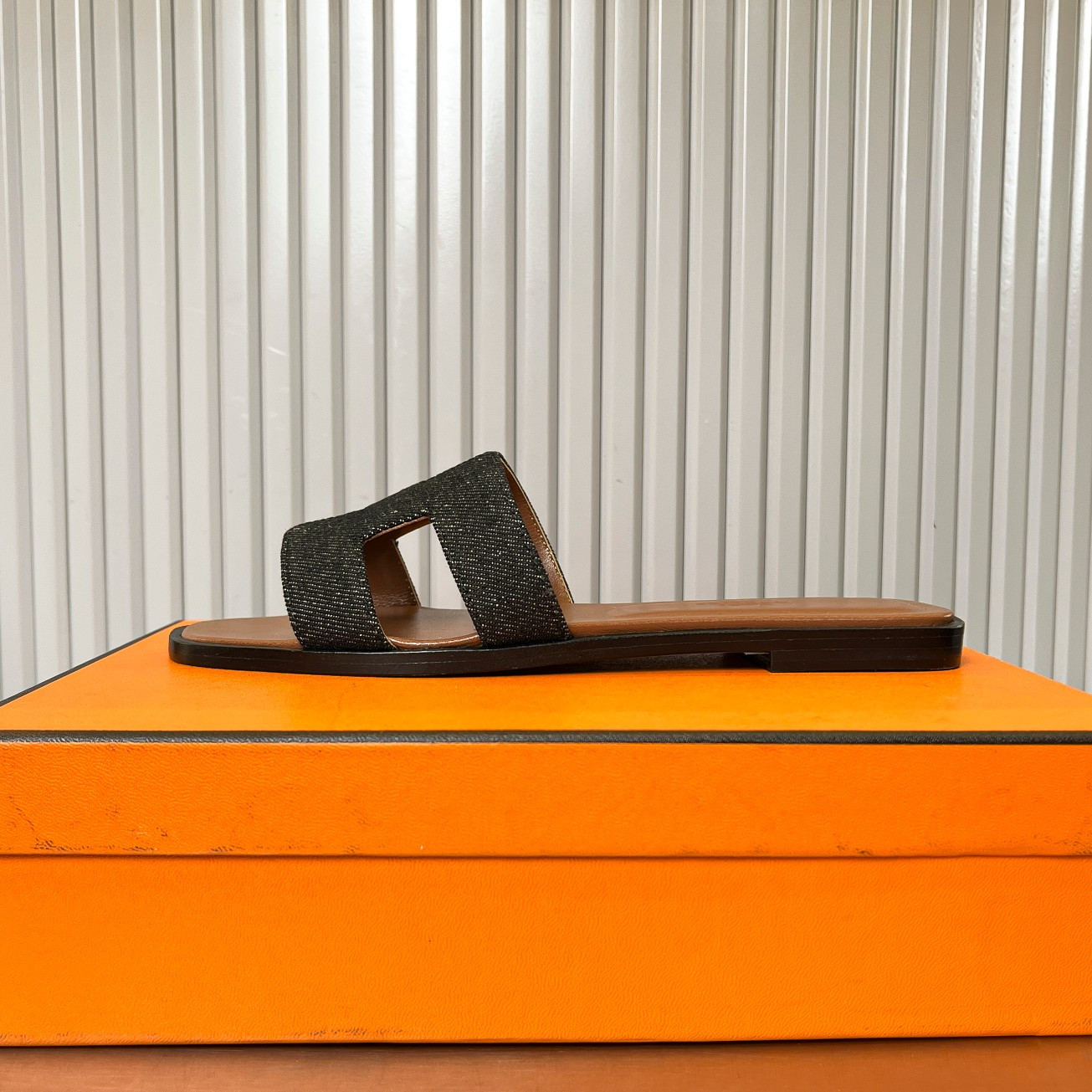 ua H**mes oran sandal
