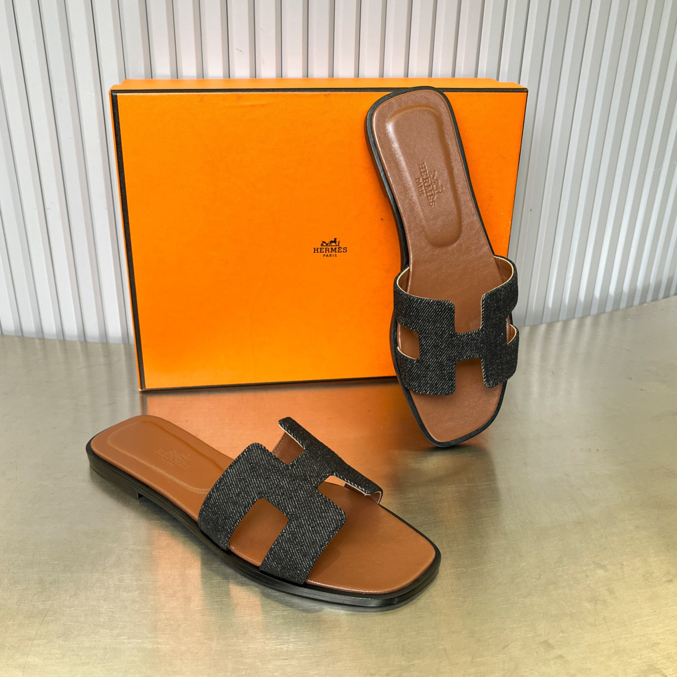 ua H**mes oran sandal