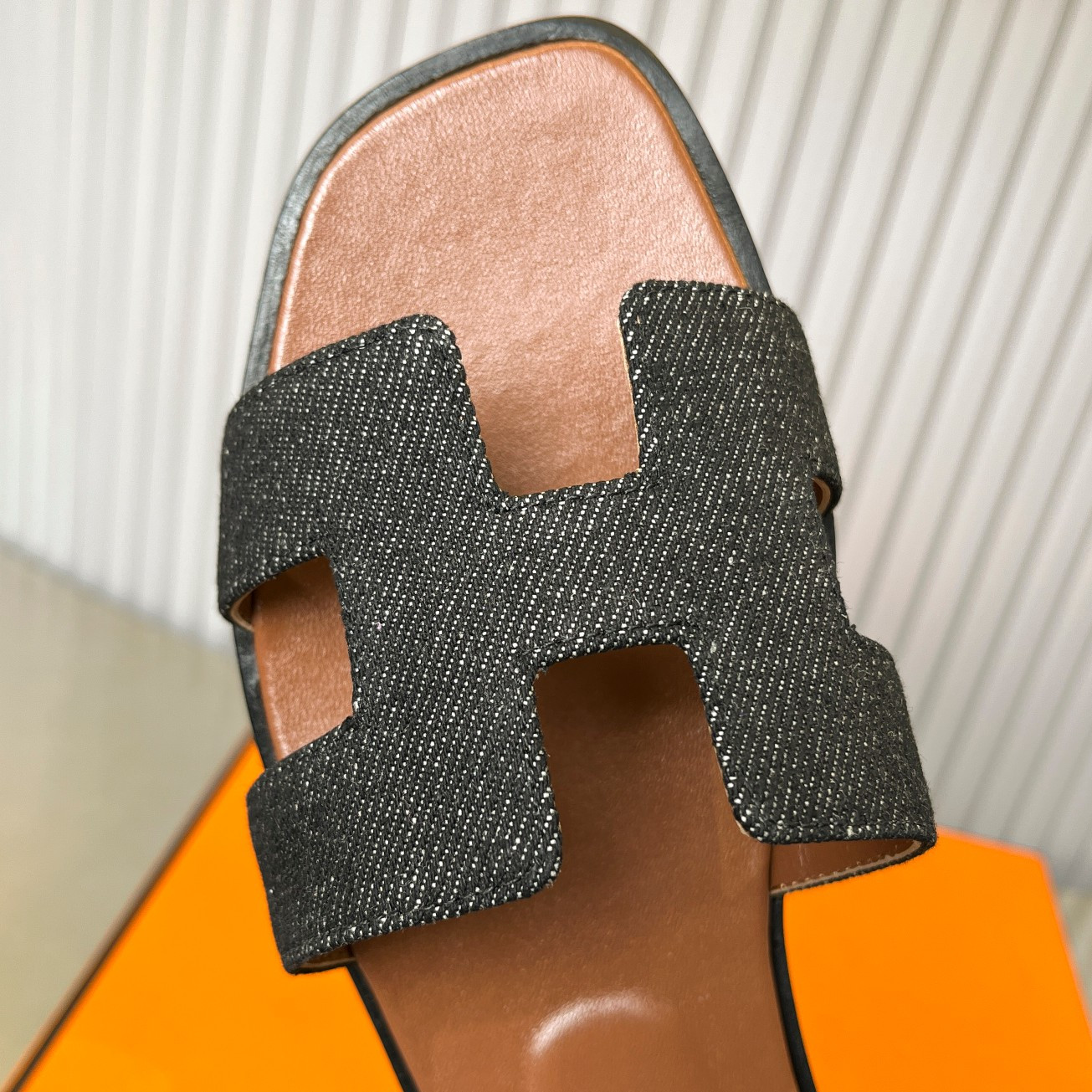 ua H**mes oran sandal