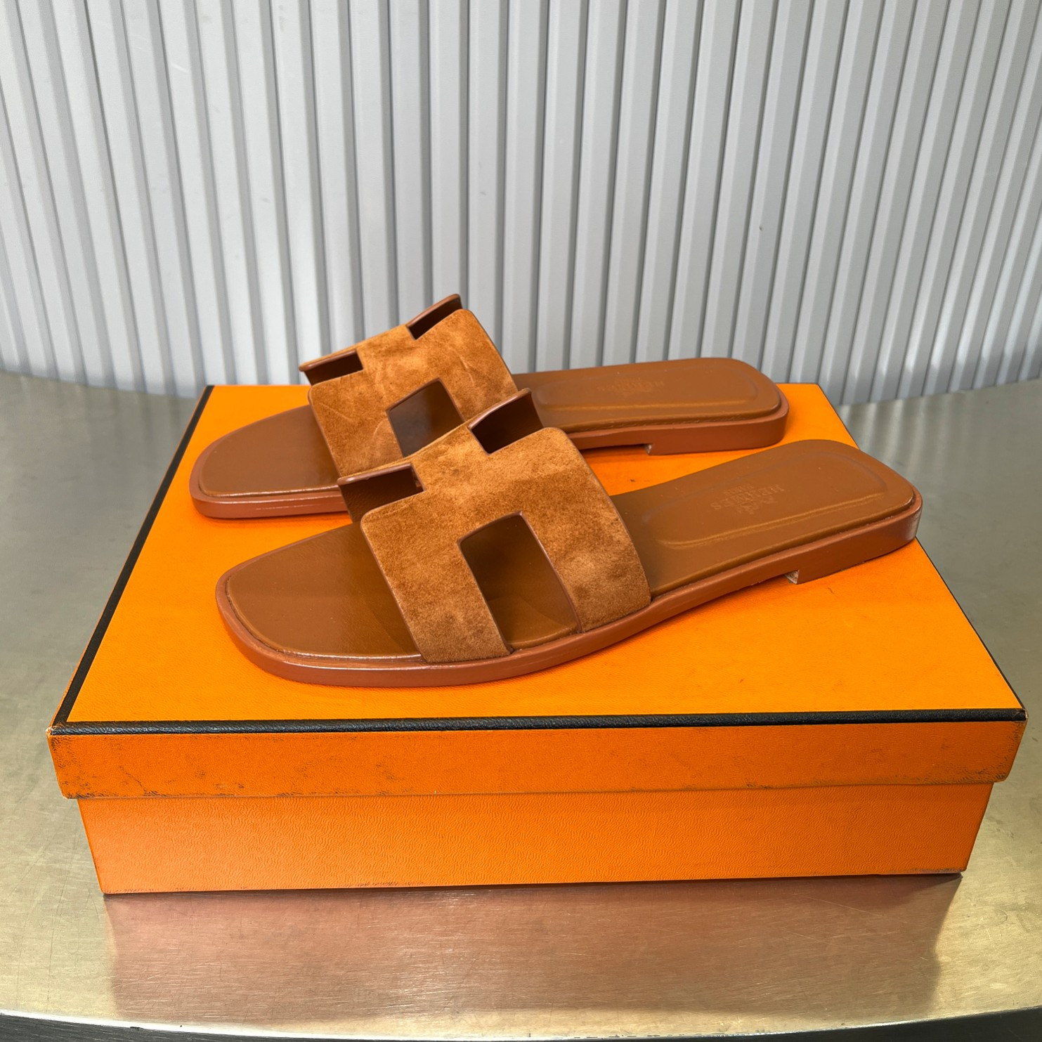 ua H**mes oran sandal