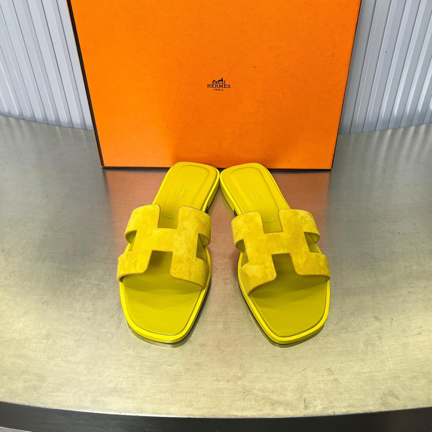 ua H**mes oran sandal