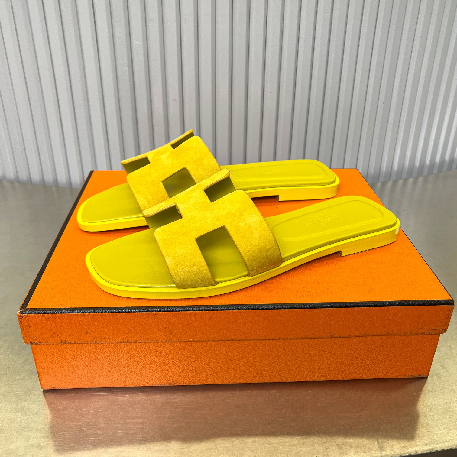 ua H**mes oran sandal