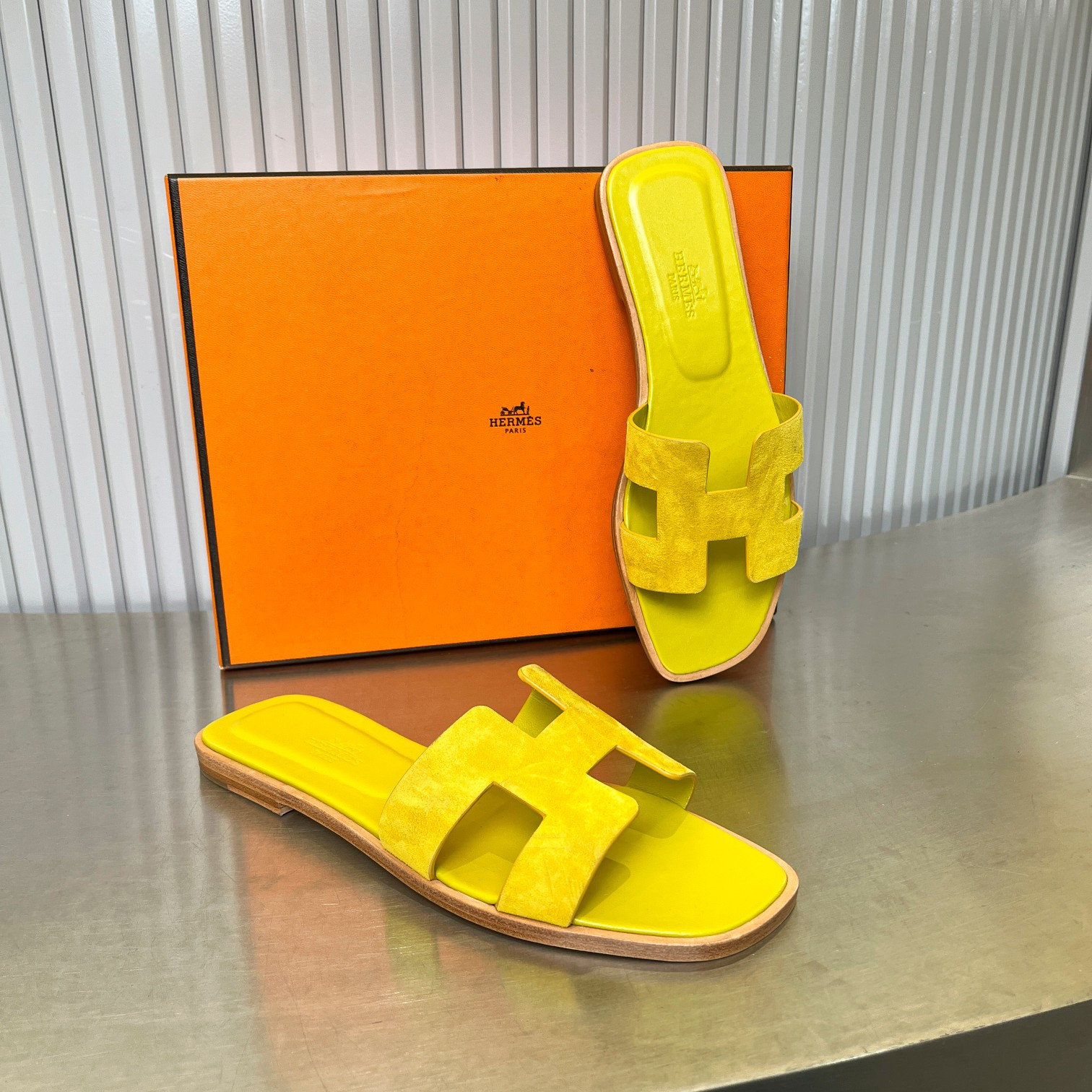 ua H**mes oran sandal