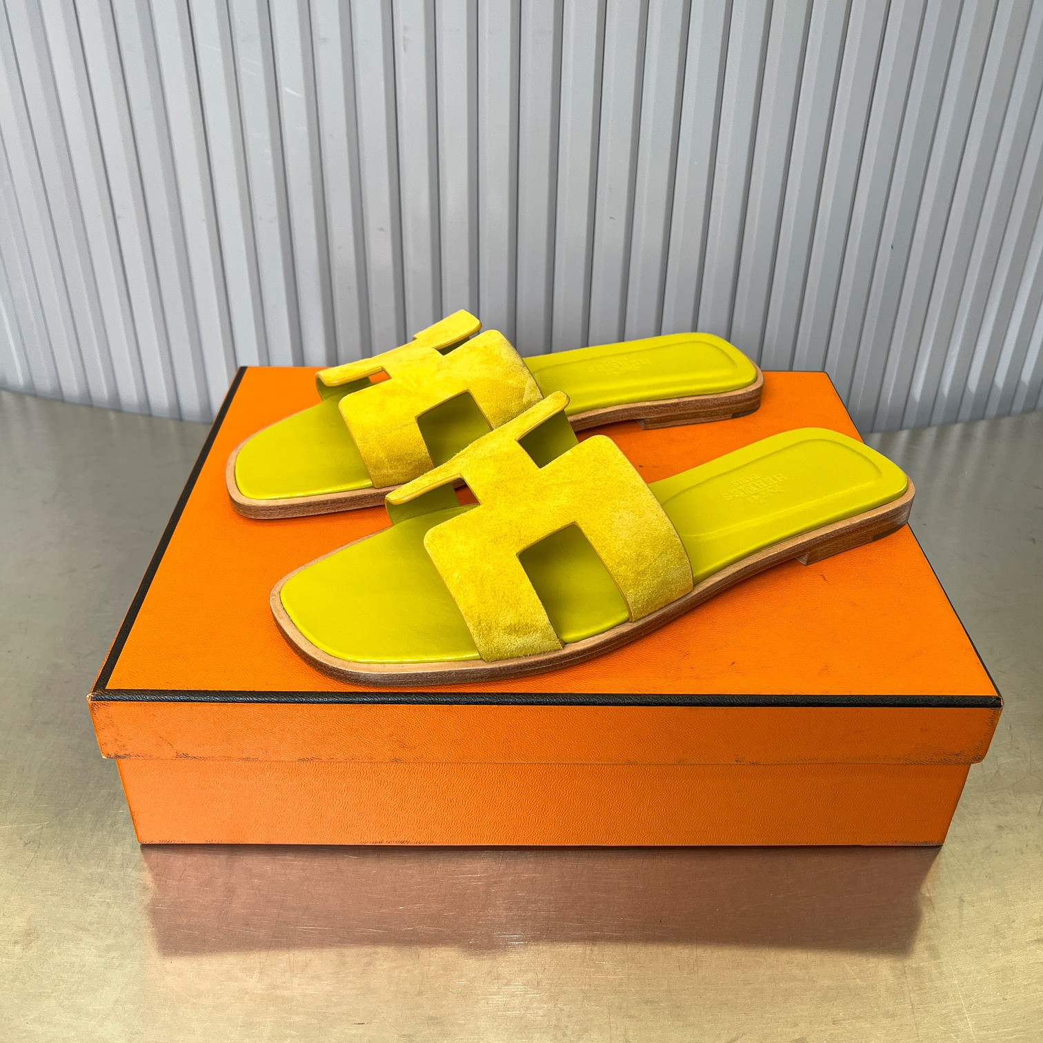 ua H**mes oran sandal