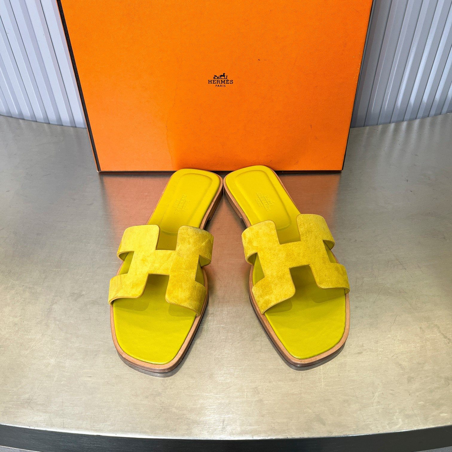 ua H**mes oran sandal