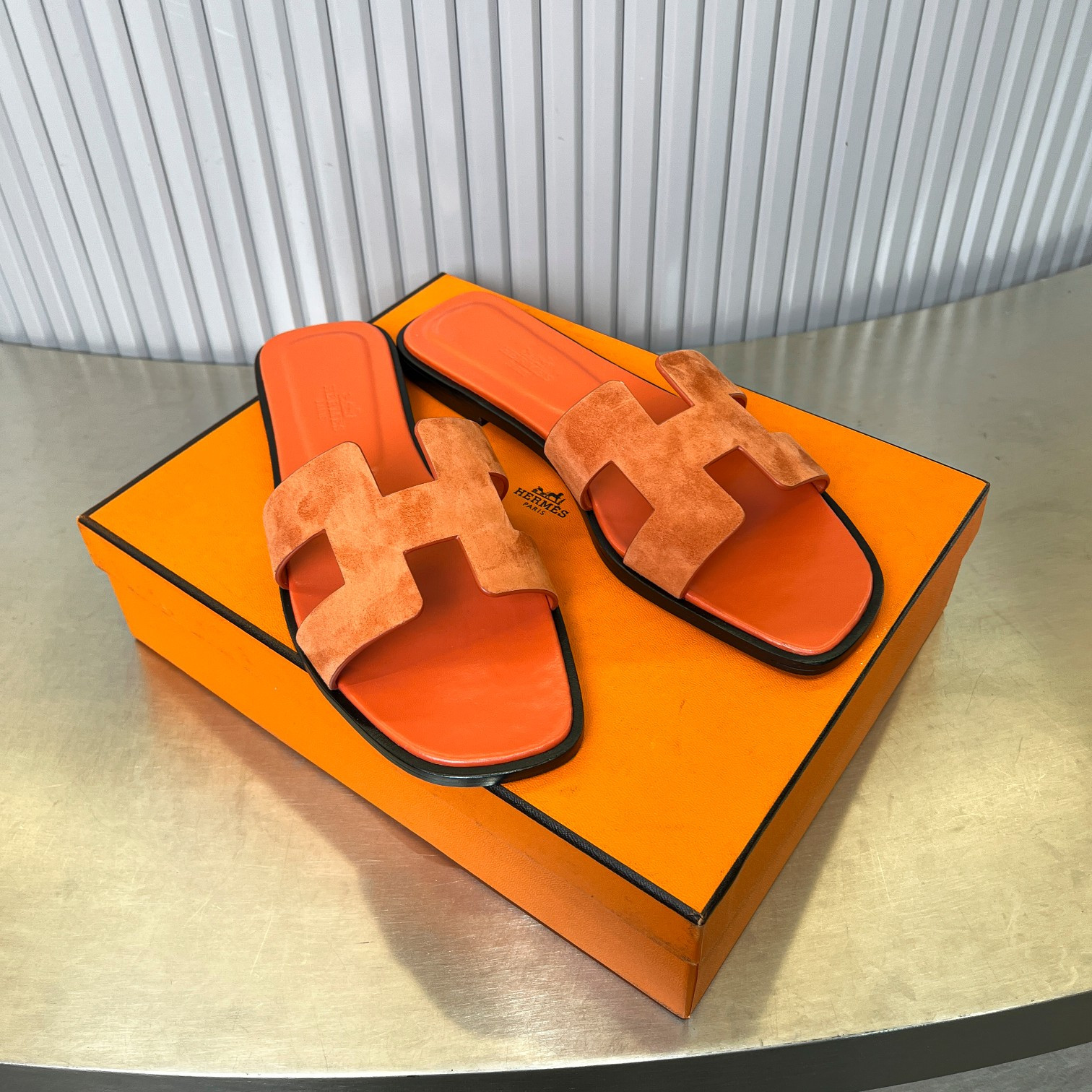 ua H**mes oran sandal