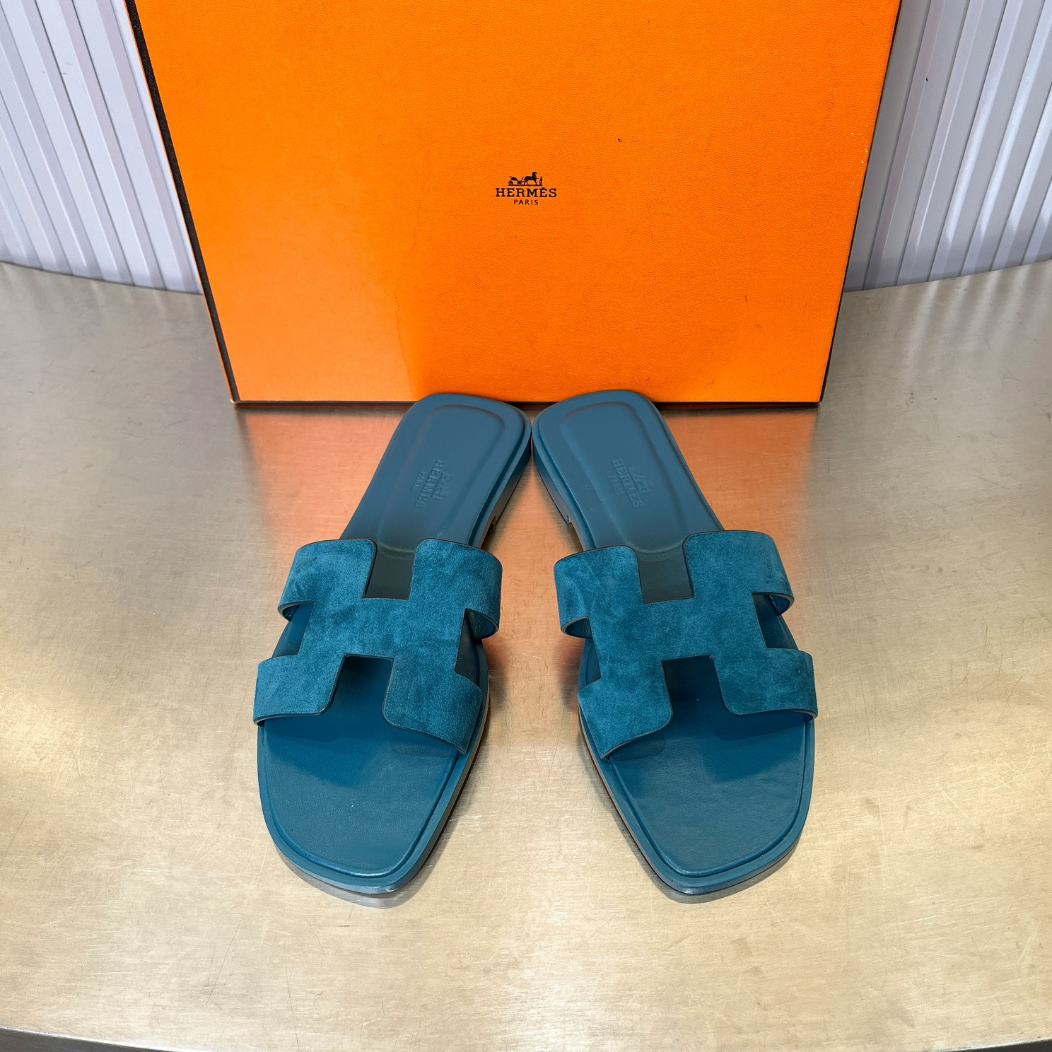 ua H**mes oran sandal