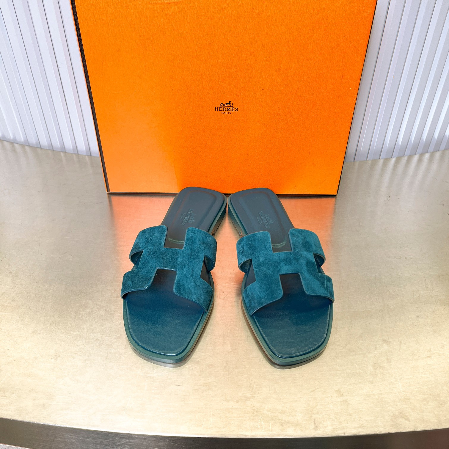 ua H**mes oran sandal