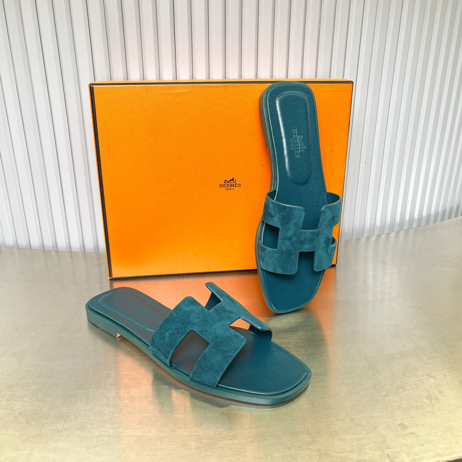ua H**mes oran sandal