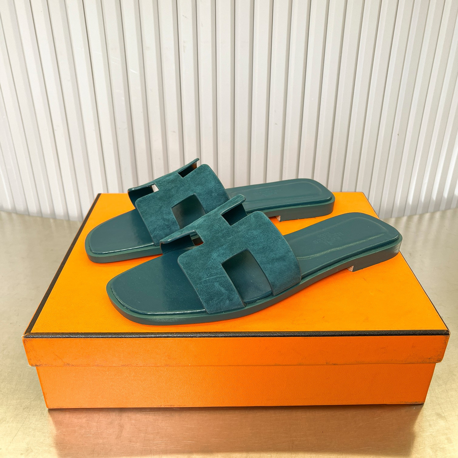 ua H**mes oran sandal