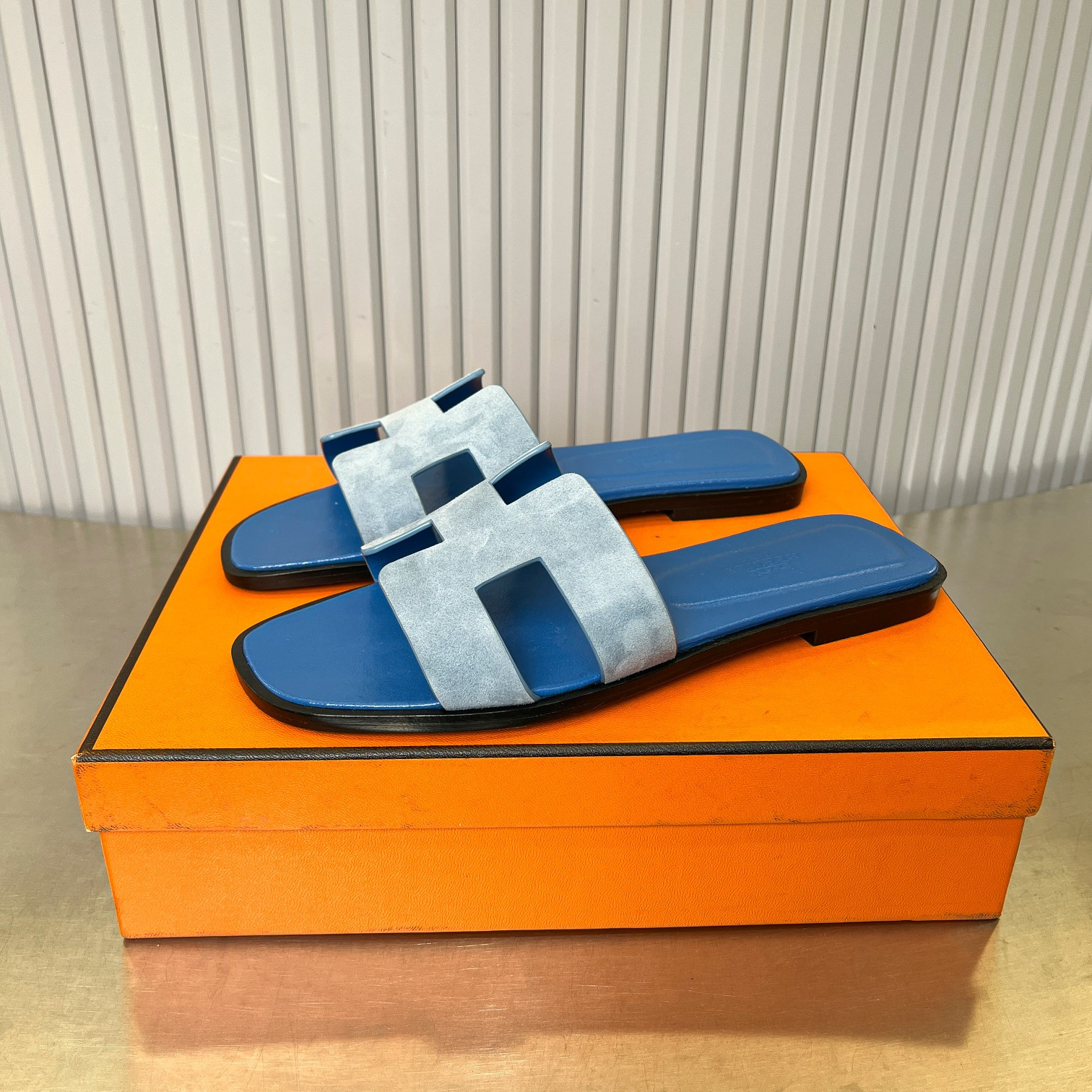 ua H**mes oran sandal