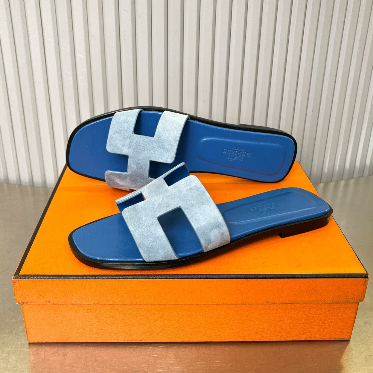 ua H**mes oran sandal