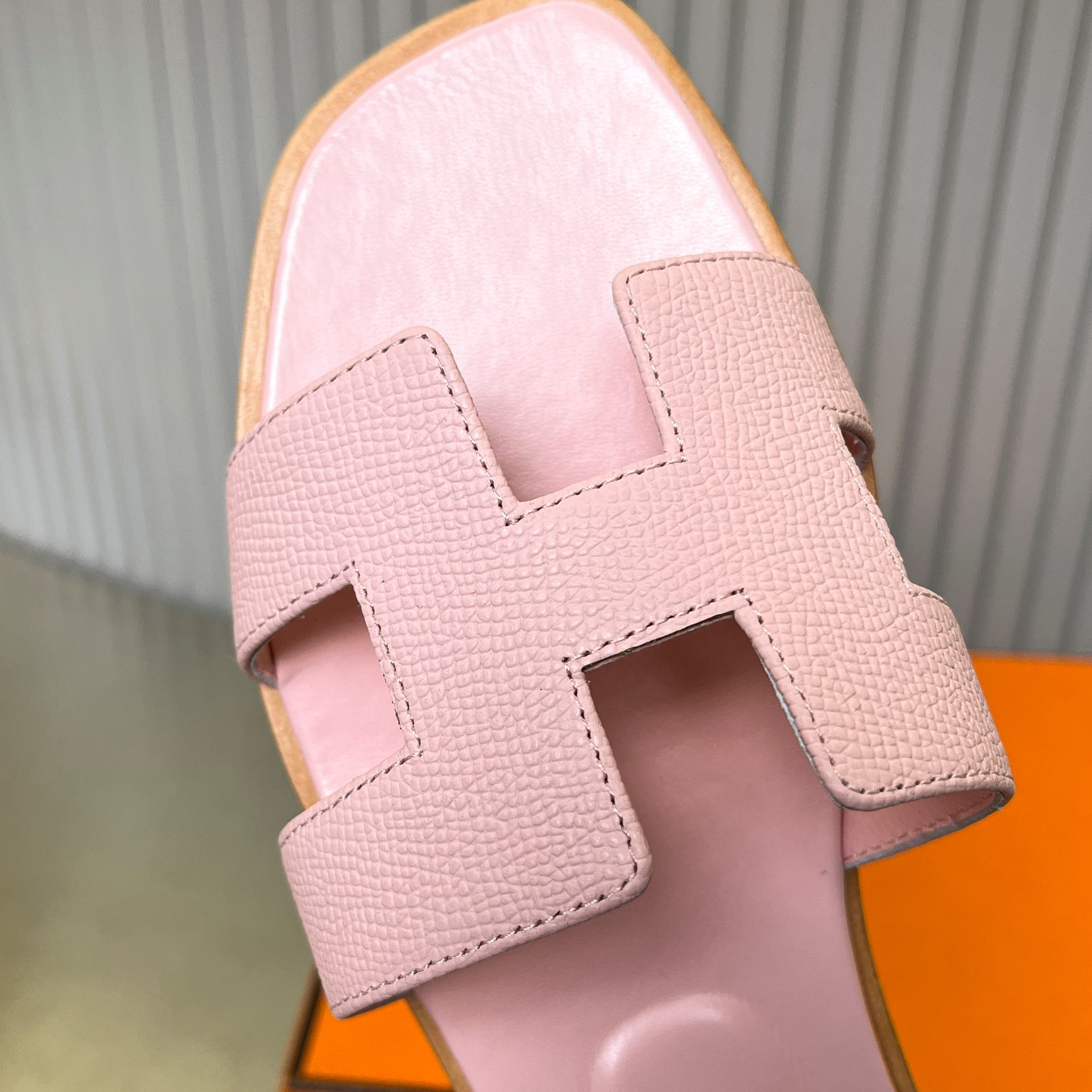 ua H**mes oran sandal