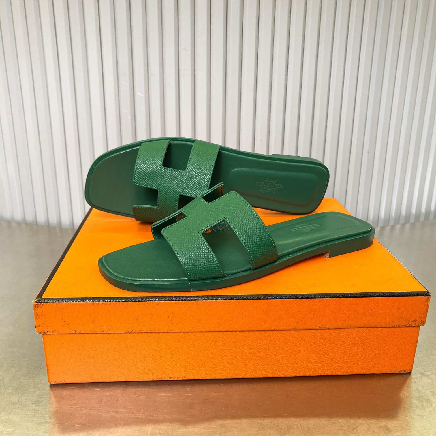 ua H**mes oran sandal