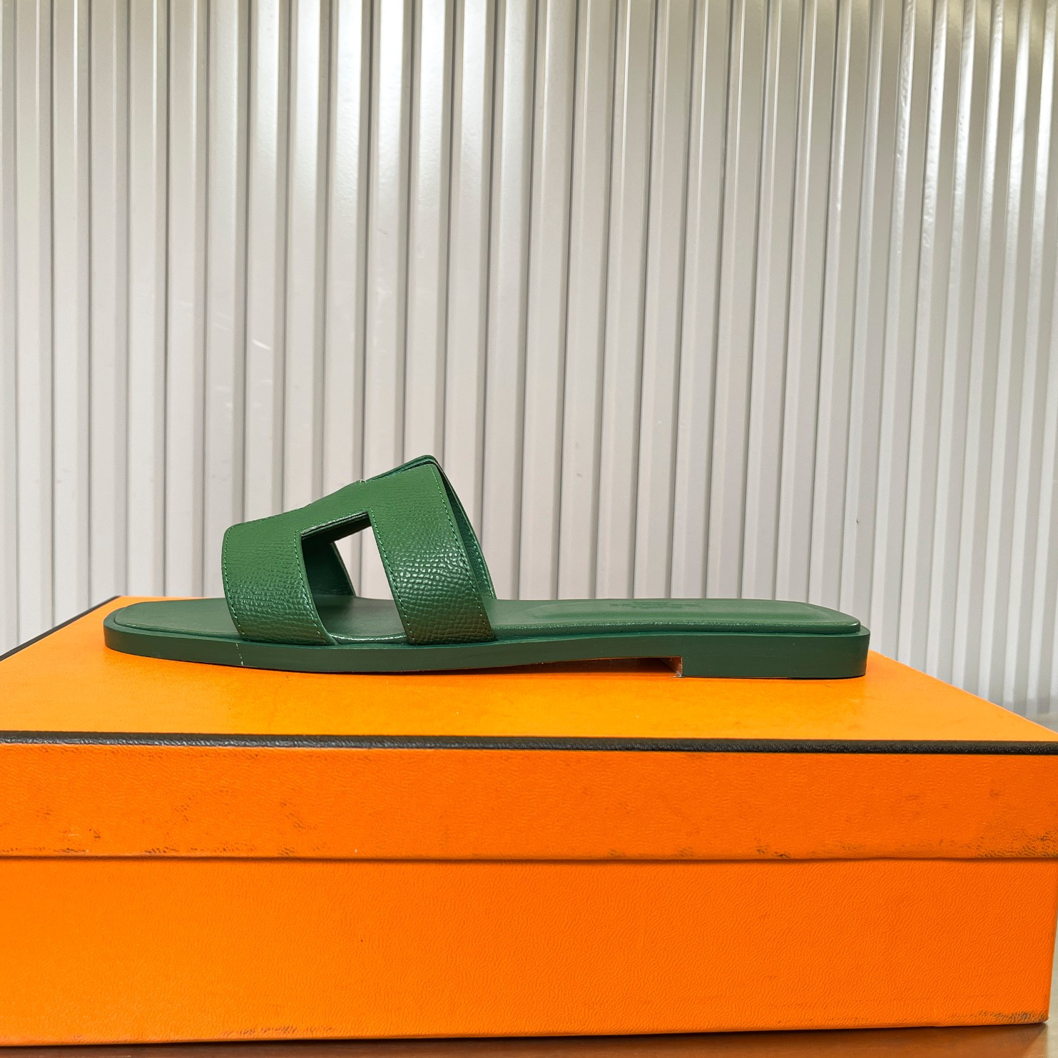 ua H**mes oran sandal