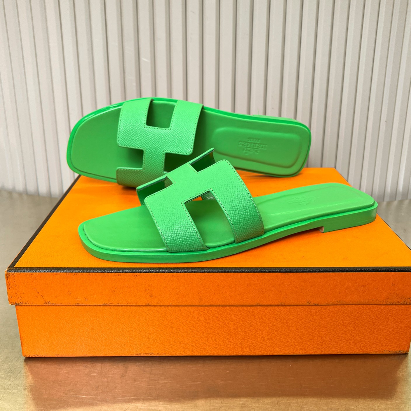 ua H**mes oran sandal
