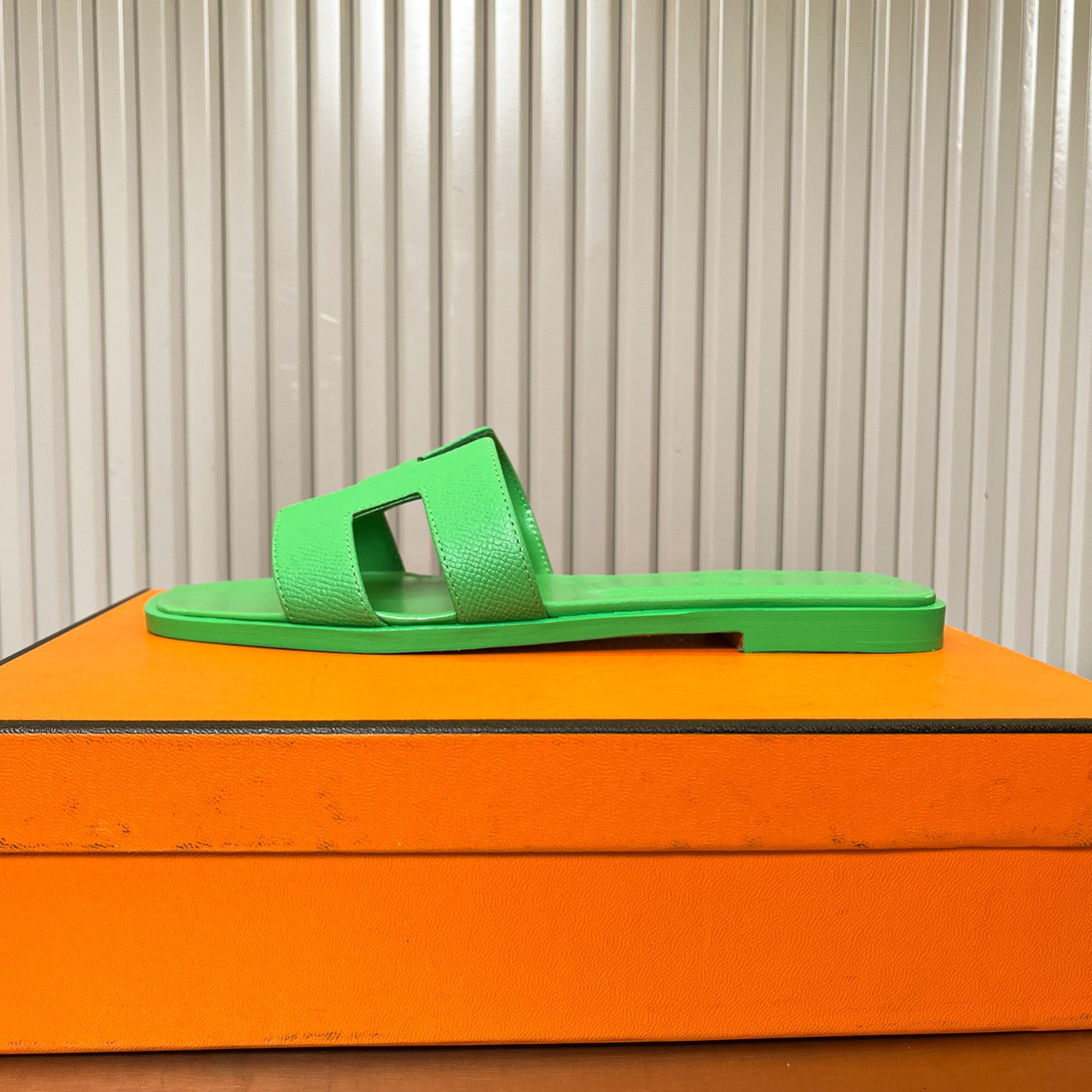 ua H**mes oran sandal