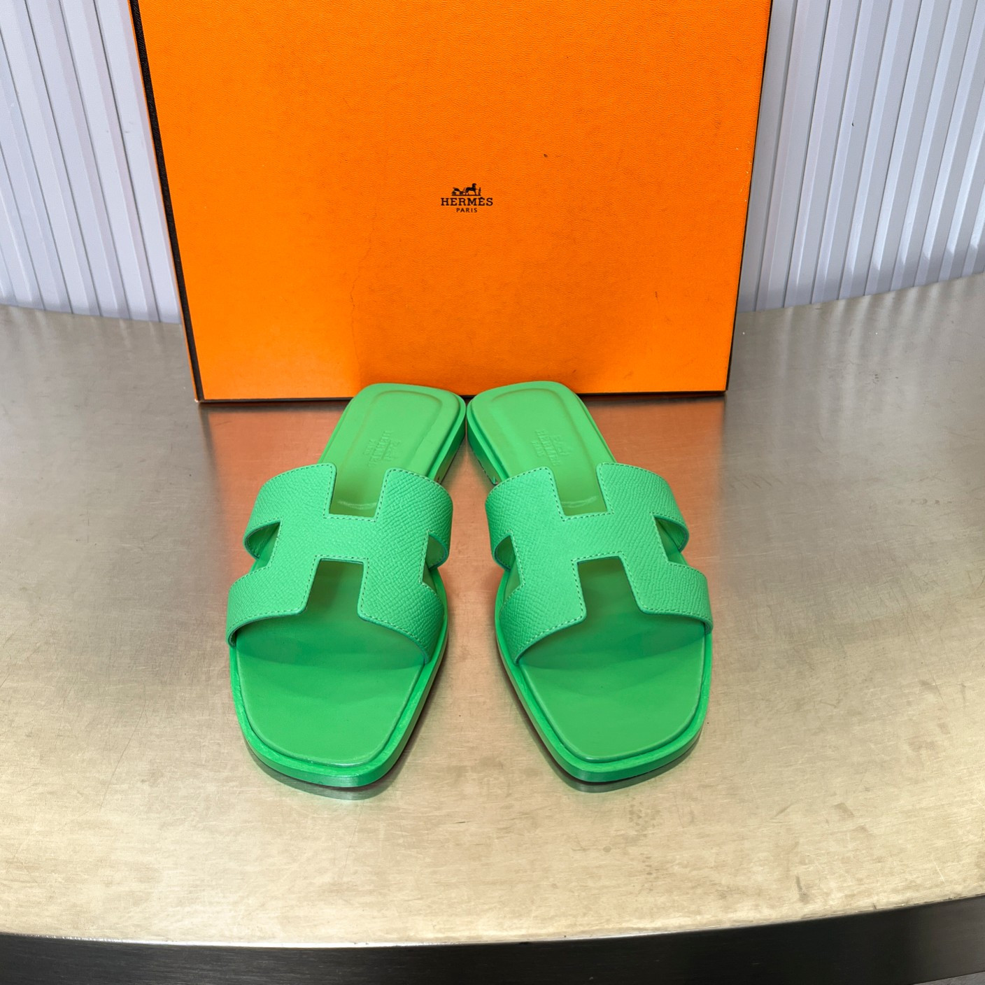ua H**mes oran sandal